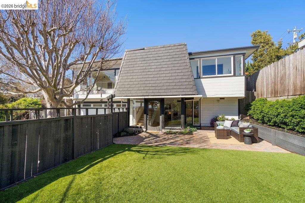 Detail Gallery Image 3 of 60 For 6715 Canyon Trail, El Cerrito,  CA 94530 - 4 Beds | 2/1 Baths