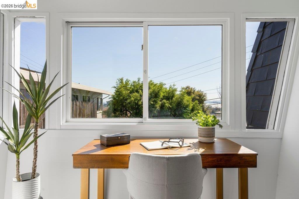 Detail Gallery Image 23 of 60 For 6715 Canyon Trail, El Cerrito,  CA 94530 - 4 Beds | 2/1 Baths