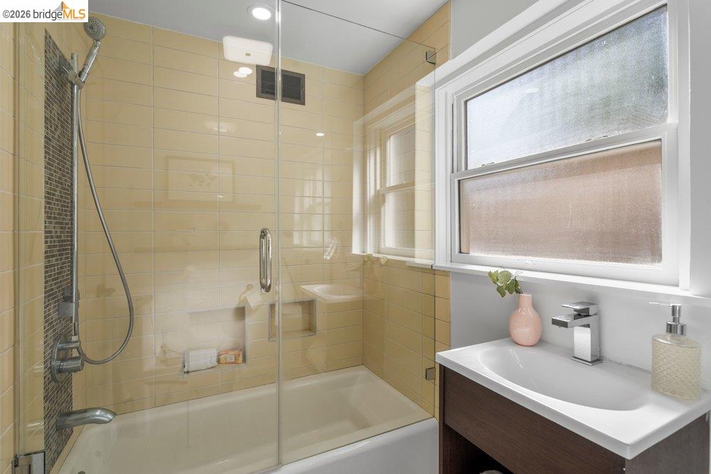 Detail Gallery Image 36 of 60 For 6715 Canyon Trail, El Cerrito,  CA 94530 - 4 Beds | 2/1 Baths