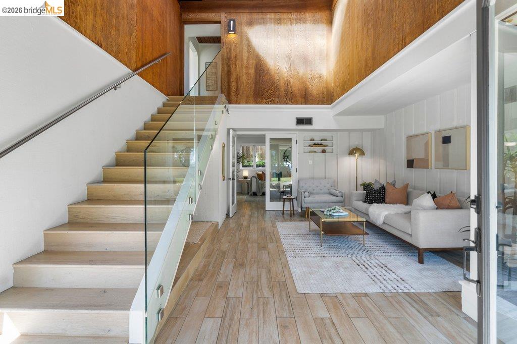 Detail Gallery Image 5 of 60 For 6715 Canyon Trail, El Cerrito,  CA 94530 - 4 Beds | 2/1 Baths