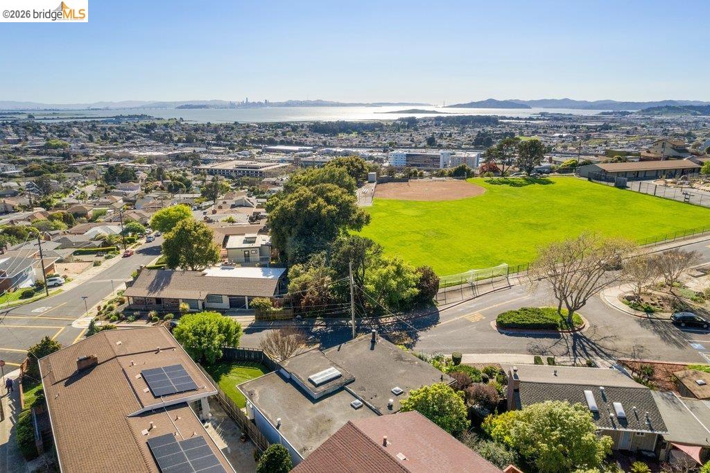 Detail Gallery Image 42 of 60 For 6715 Canyon Trail, El Cerrito,  CA 94530 - 4 Beds | 2/1 Baths