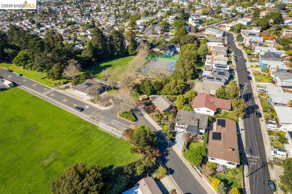 Detail Gallery Image 43 of 60 For 6715 Canyon Trail, El Cerrito,  CA 94530 - 4 Beds | 2/1 Baths