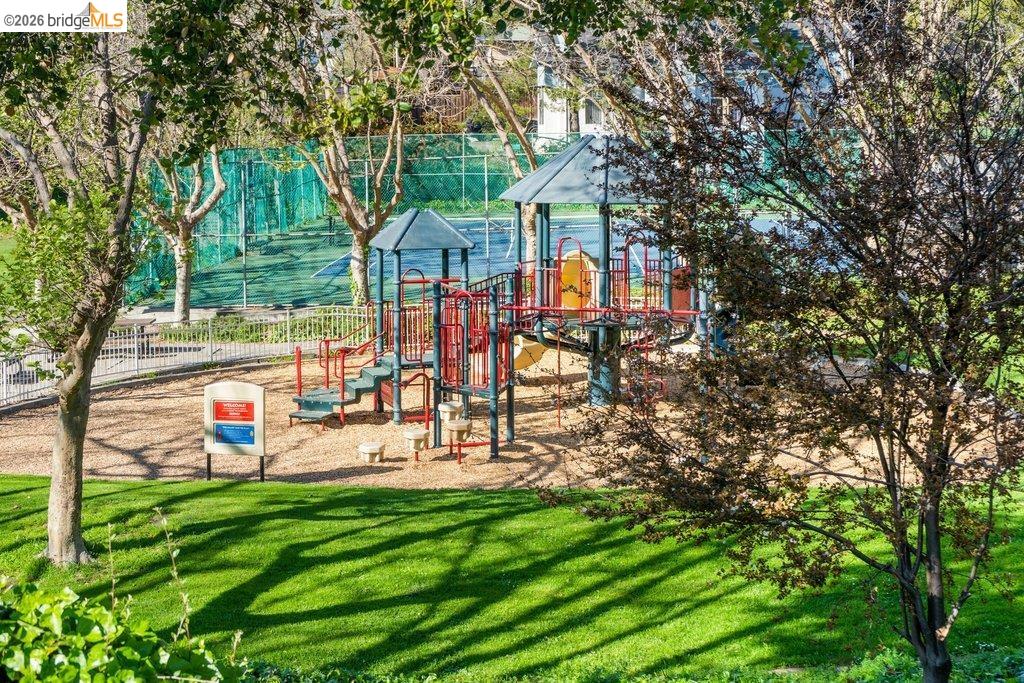 Detail Gallery Image 44 of 60 For 6715 Canyon Trail, El Cerrito,  CA 94530 - 4 Beds | 2/1 Baths