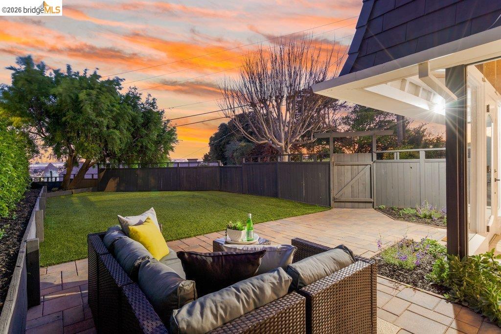 Detail Gallery Image 47 of 60 For 6715 Canyon Trail, El Cerrito,  CA 94530 - 4 Beds | 2/1 Baths