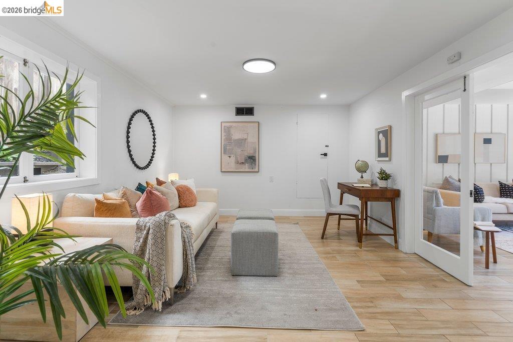 Detail Gallery Image 7 of 60 For 6715 Canyon Trail, El Cerrito,  CA 94530 - 4 Beds | 2/1 Baths