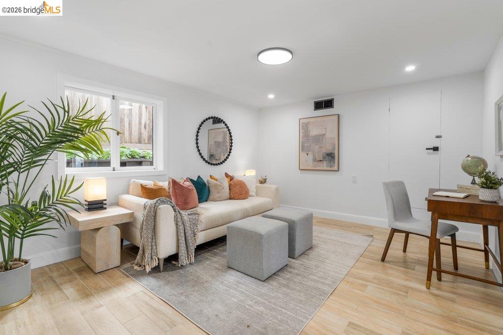 Detail Gallery Image 8 of 60 For 6715 Canyon Trail, El Cerrito,  CA 94530 - 4 Beds | 2/1 Baths