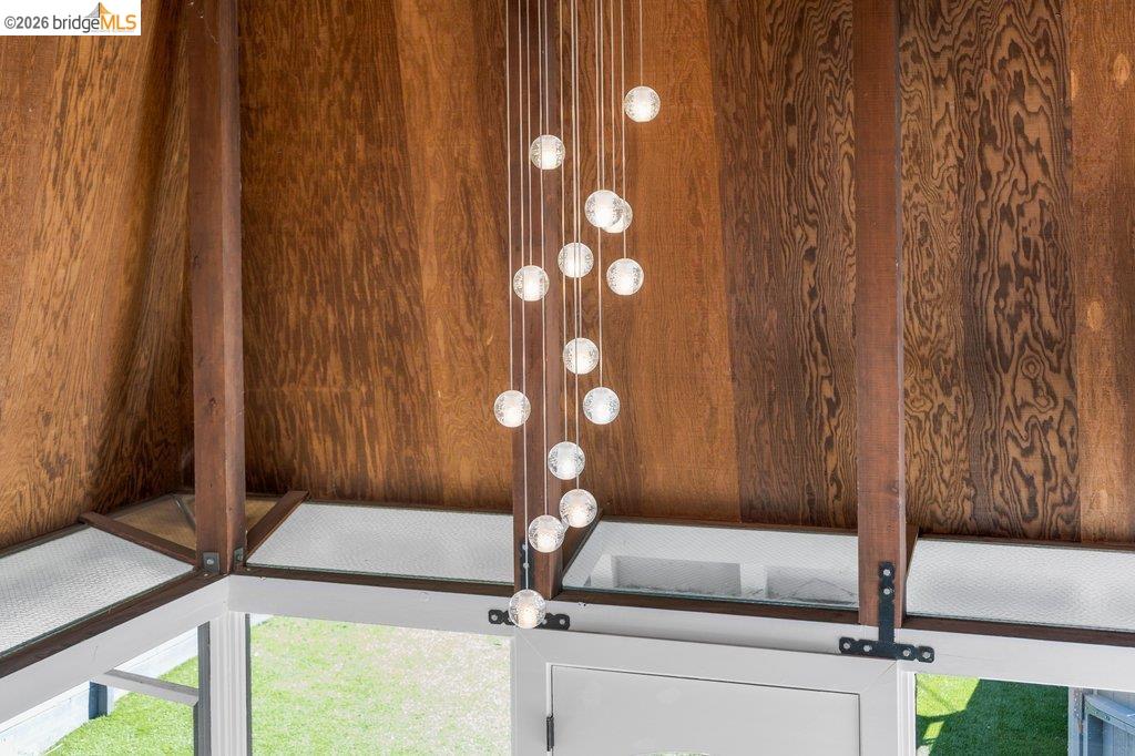 Detail Gallery Image 10 of 60 For 6715 Canyon Trail, El Cerrito,  CA 94530 - 4 Beds | 2/1 Baths