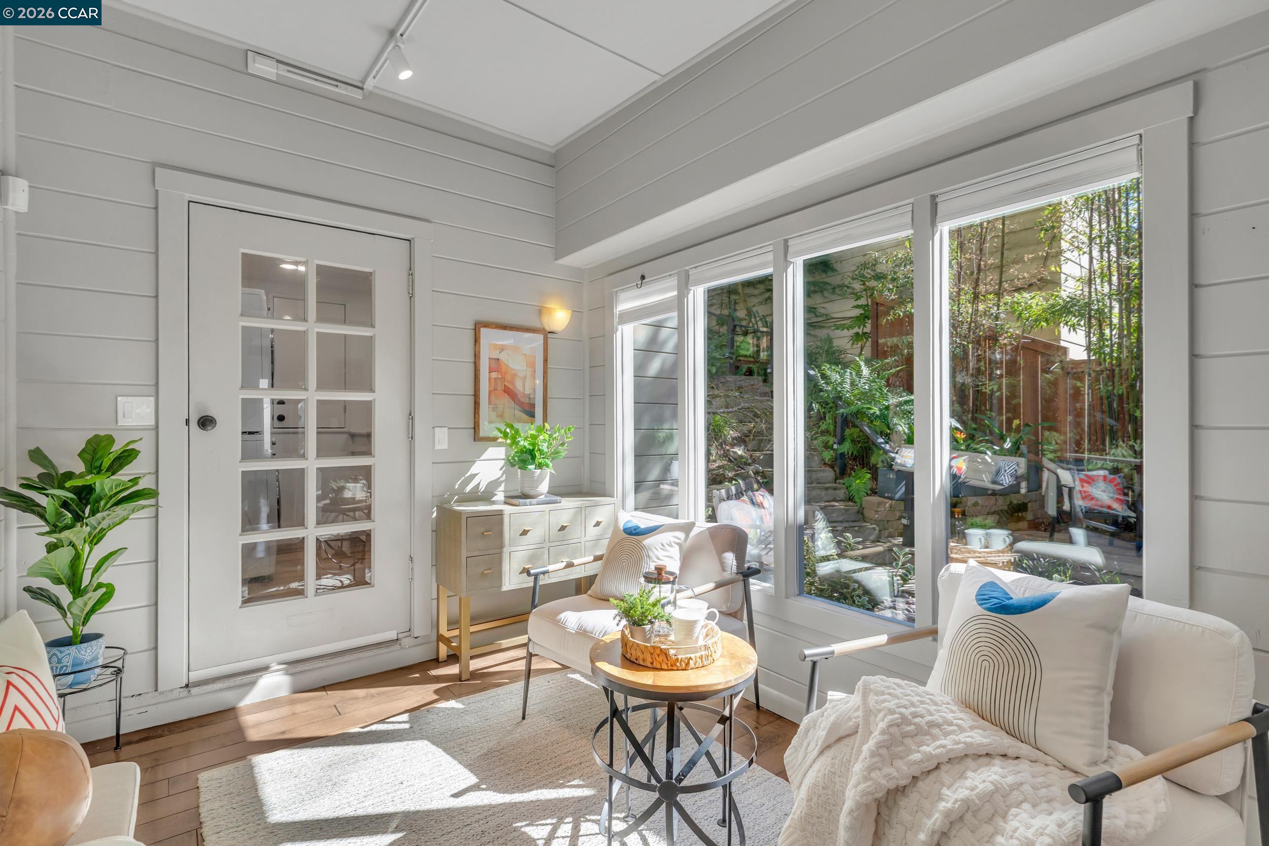 Detail Gallery Image 11 of 60 For 2633 Chelsea Dr, Oakland,  CA 94611 - 3 Beds | 2/1 Baths