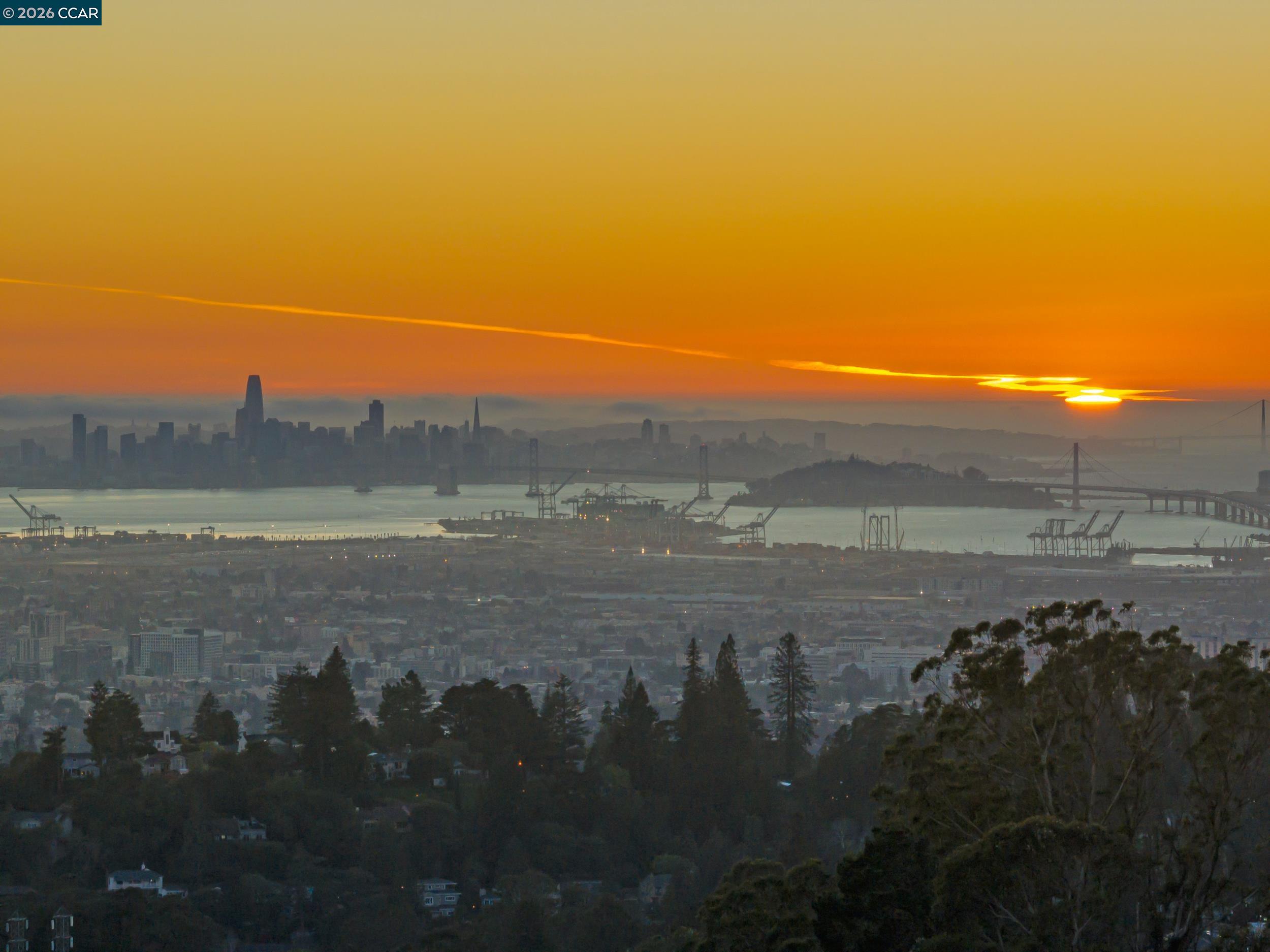 Detail Gallery Image 13 of 60 For 2633 Chelsea Dr, Oakland,  CA 94611 - 3 Beds | 2/1 Baths