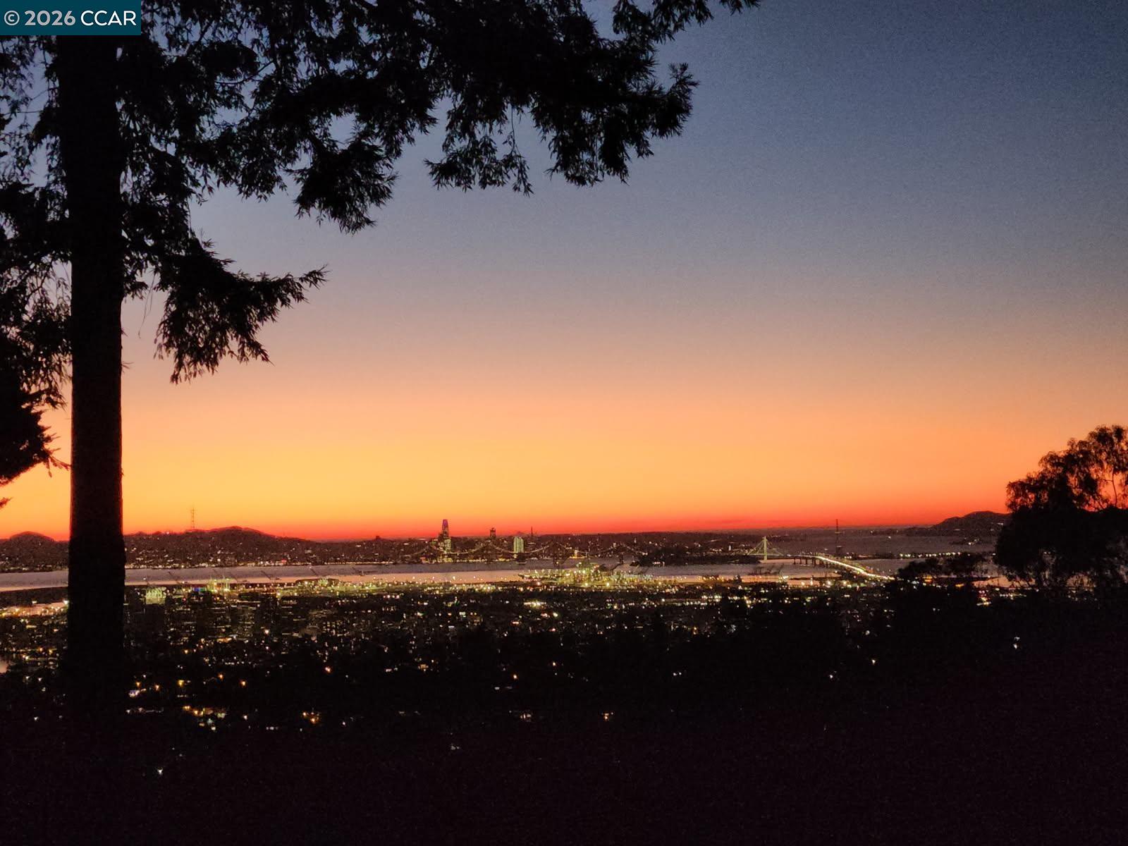 Detail Gallery Image 14 of 60 For 2633 Chelsea Dr, Oakland,  CA 94611 - 3 Beds | 2/1 Baths