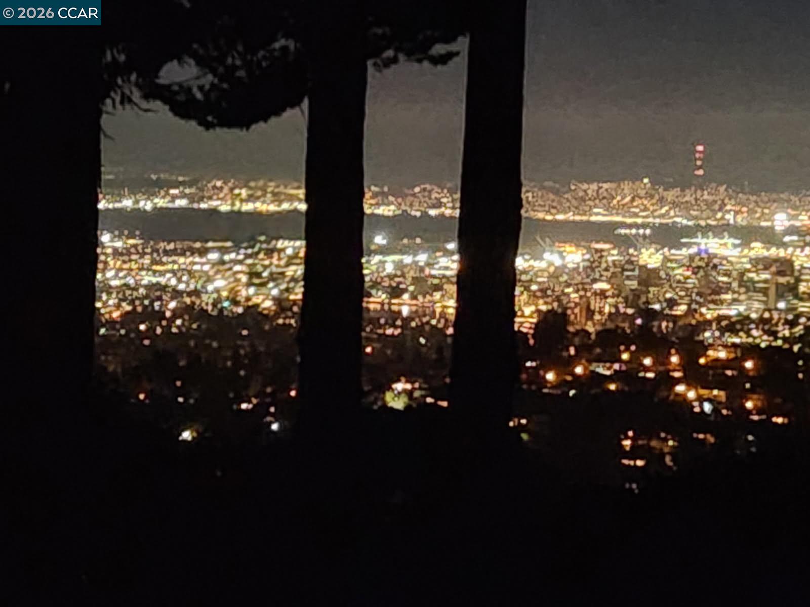 Detail Gallery Image 3 of 60 For 2633 Chelsea Dr, Oakland,  CA 94611 - 3 Beds | 2/1 Baths