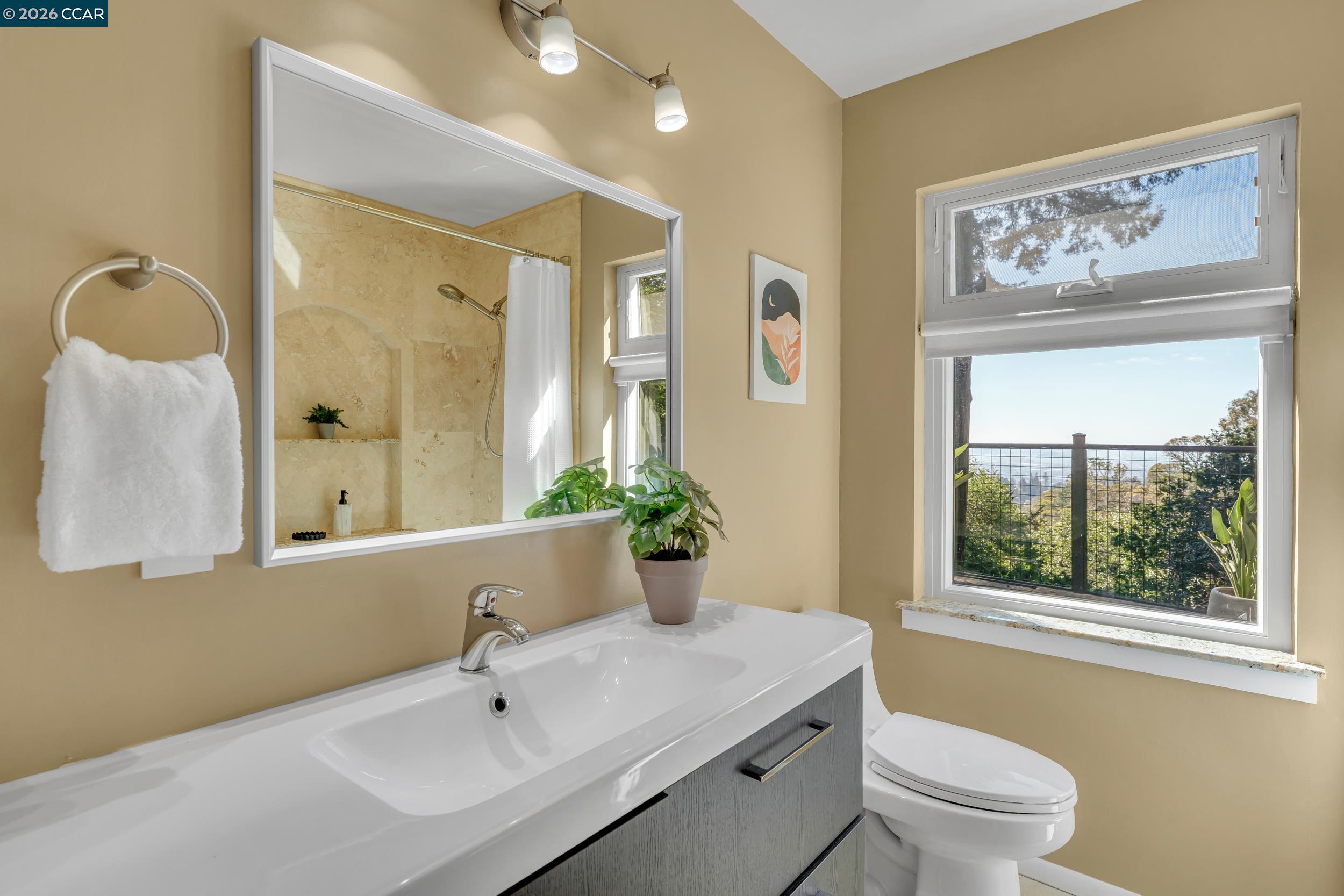 Detail Gallery Image 23 of 60 For 2633 Chelsea Dr, Oakland,  CA 94611 - 3 Beds | 2/1 Baths