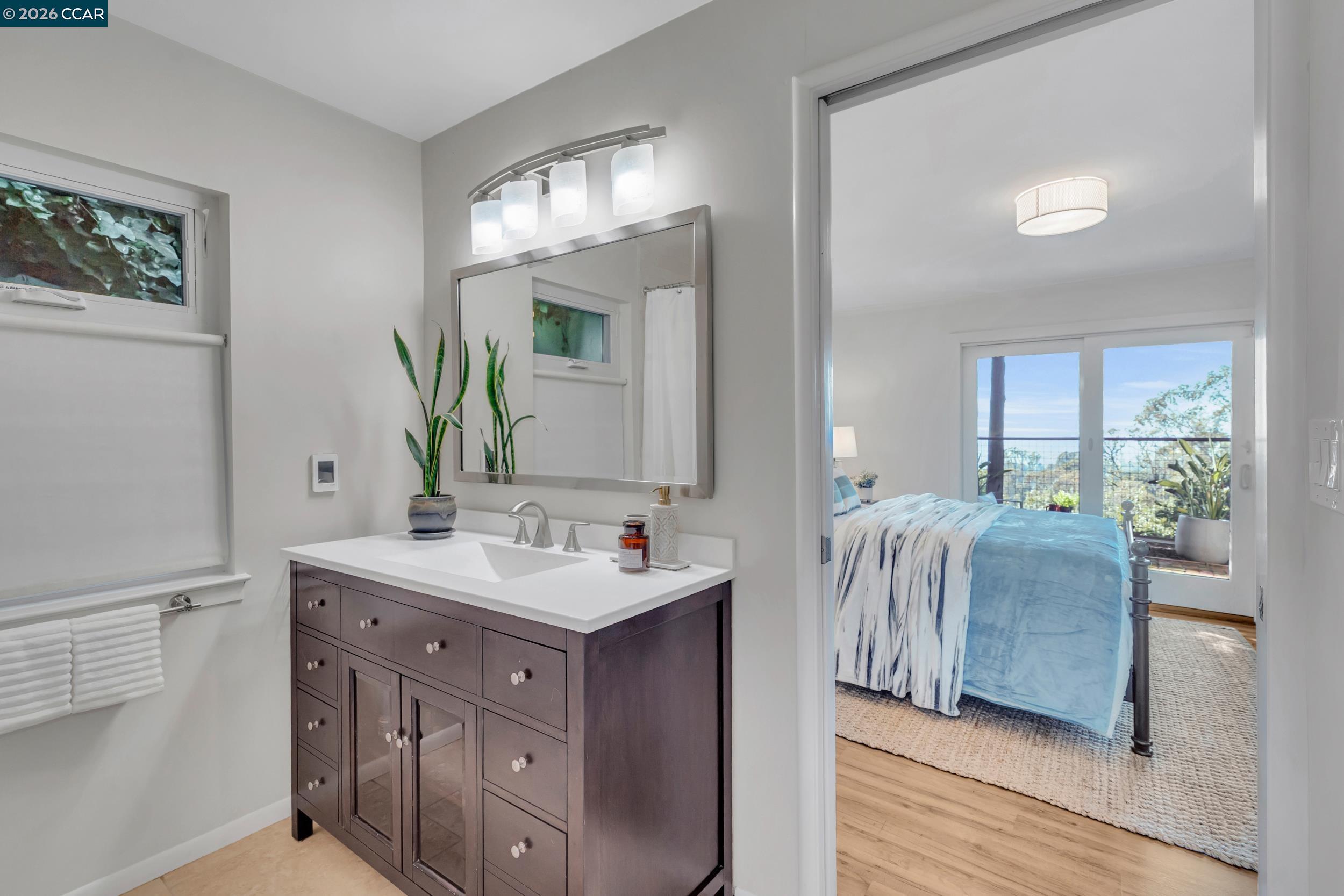 Detail Gallery Image 34 of 60 For 2633 Chelsea Dr, Oakland,  CA 94611 - 3 Beds | 2/1 Baths