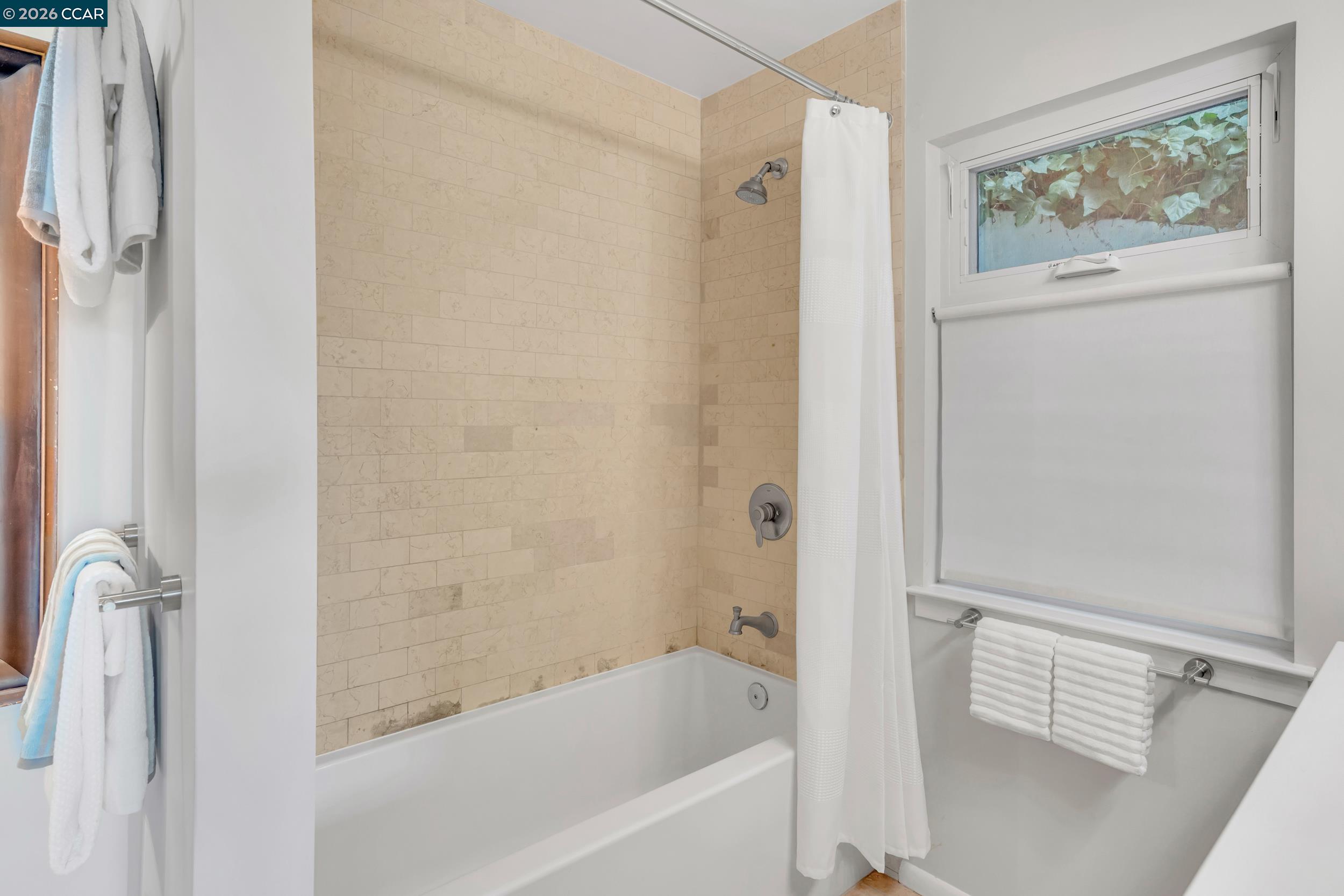 Detail Gallery Image 35 of 60 For 2633 Chelsea Dr, Oakland,  CA 94611 - 3 Beds | 2/1 Baths