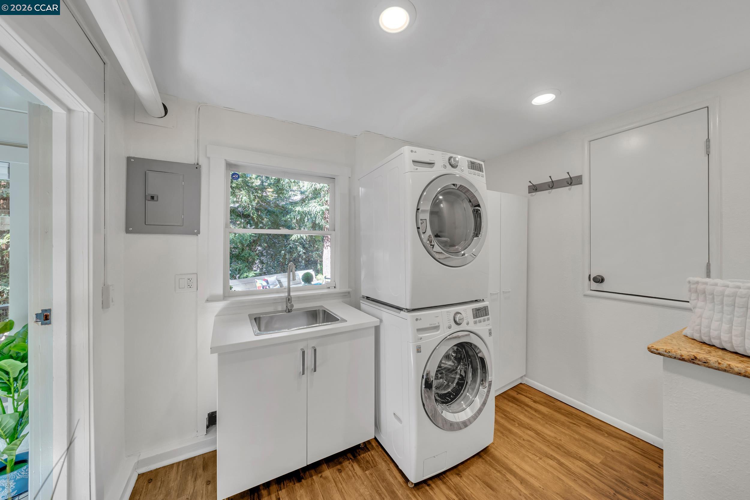 Detail Gallery Image 44 of 60 For 2633 Chelsea Dr, Oakland,  CA 94611 - 3 Beds | 2/1 Baths