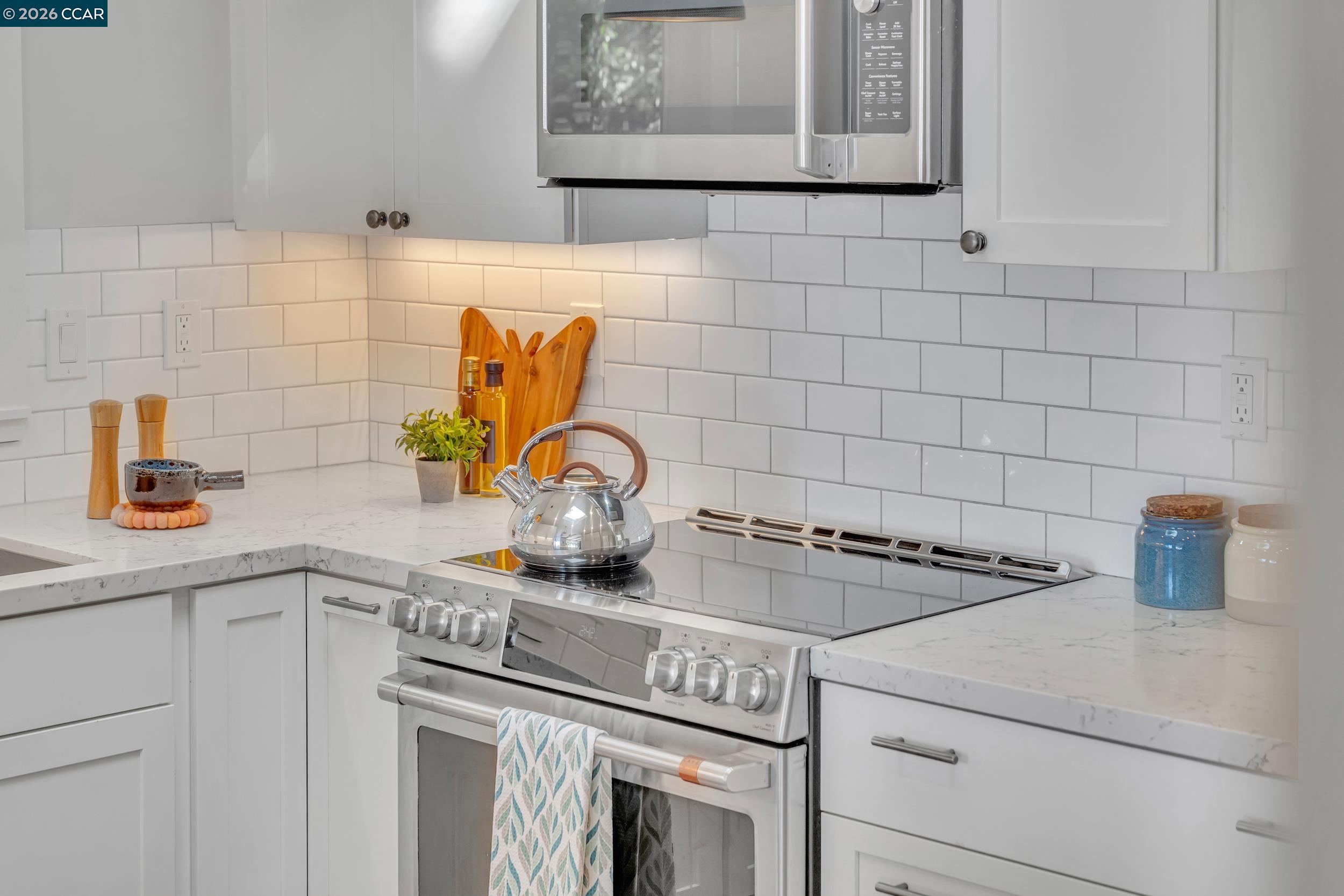 Detail Gallery Image 46 of 60 For 2633 Chelsea Dr, Oakland,  CA 94611 - 3 Beds | 2/1 Baths