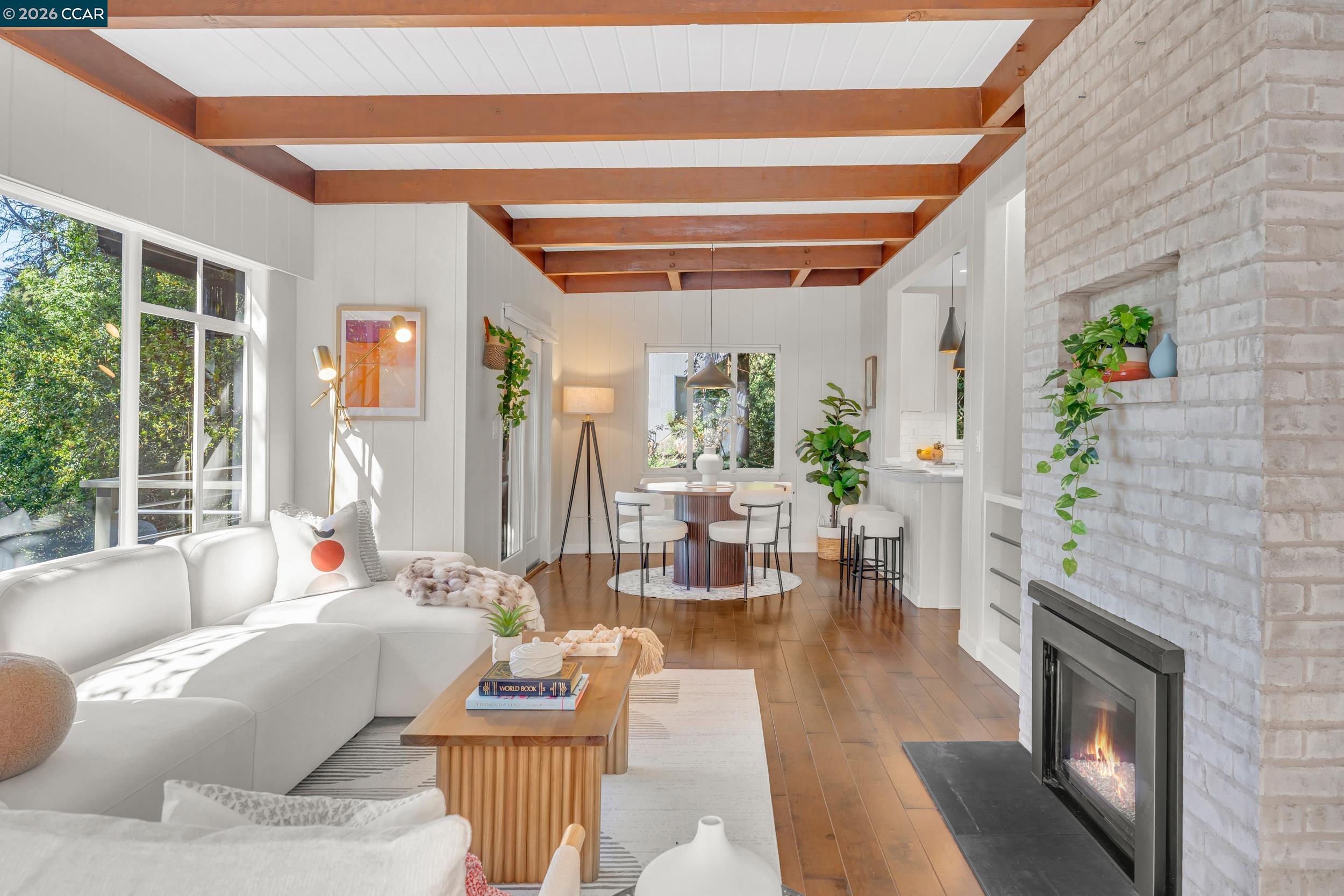 Detail Gallery Image 6 of 60 For 2633 Chelsea Dr, Oakland,  CA 94611 - 3 Beds | 2/1 Baths