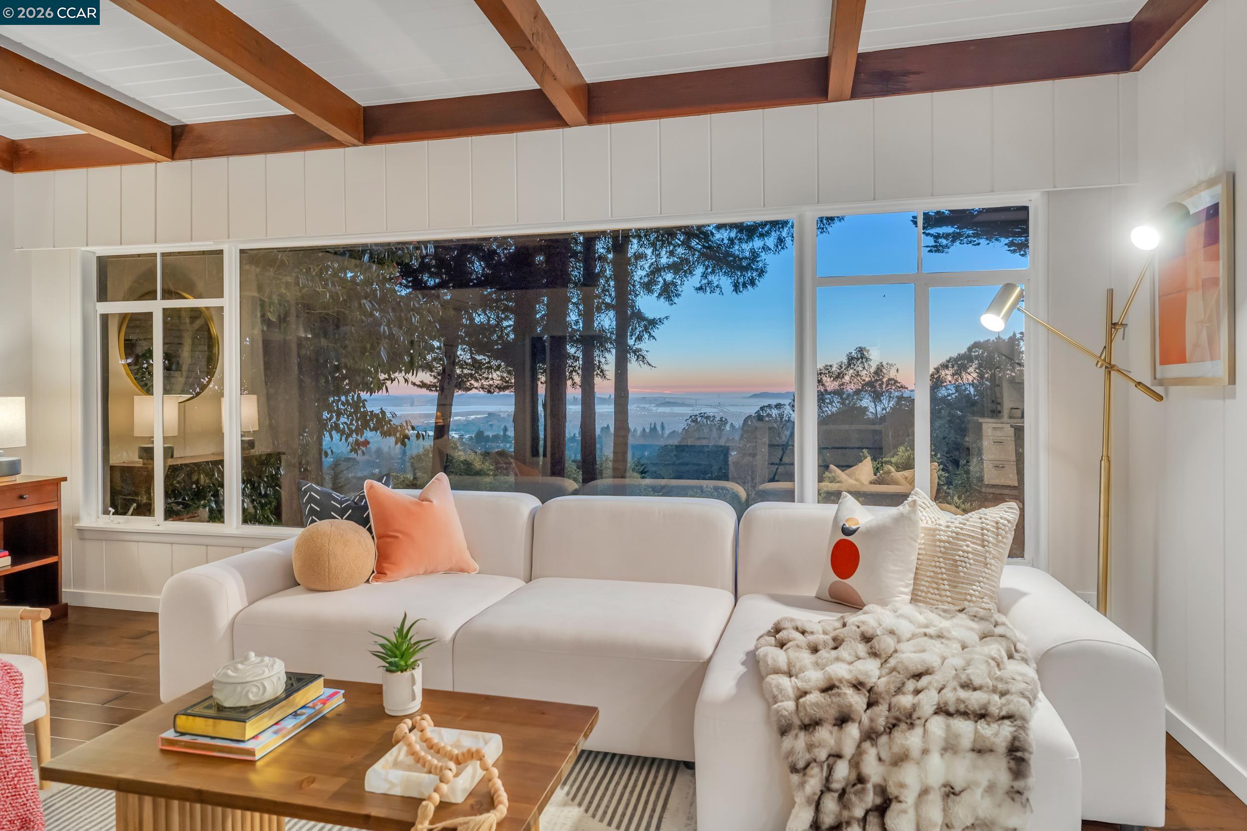 Detail Gallery Image 8 of 60 For 2633 Chelsea Dr, Oakland,  CA 94611 - 3 Beds | 2/1 Baths