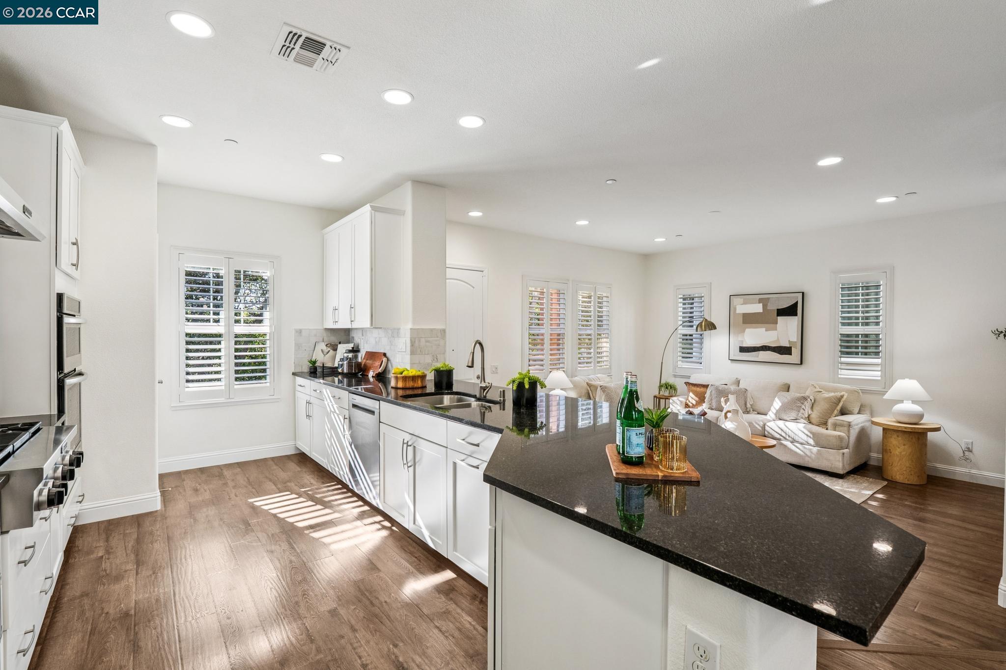 Detail Gallery Image 8 of 34 For 15 Hazel Tree Ridge, Orinda,  CA 94563 - 3 Beds | 2/1 Baths