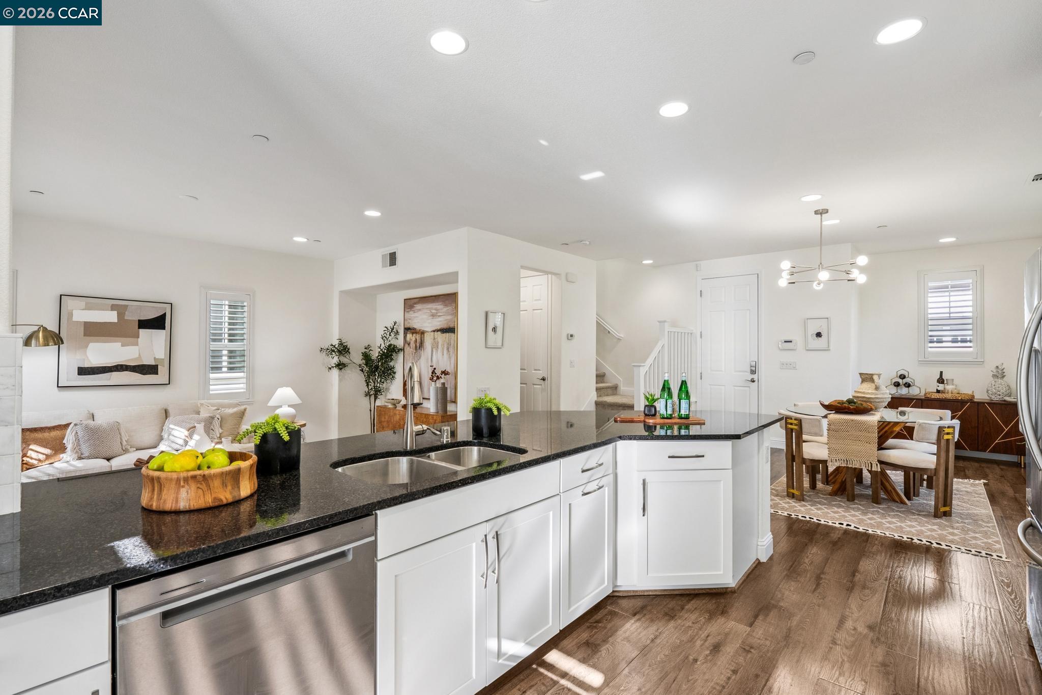 Detail Gallery Image 10 of 34 For 15 Hazel Tree Ridge, Orinda,  CA 94563 - 3 Beds | 2/1 Baths