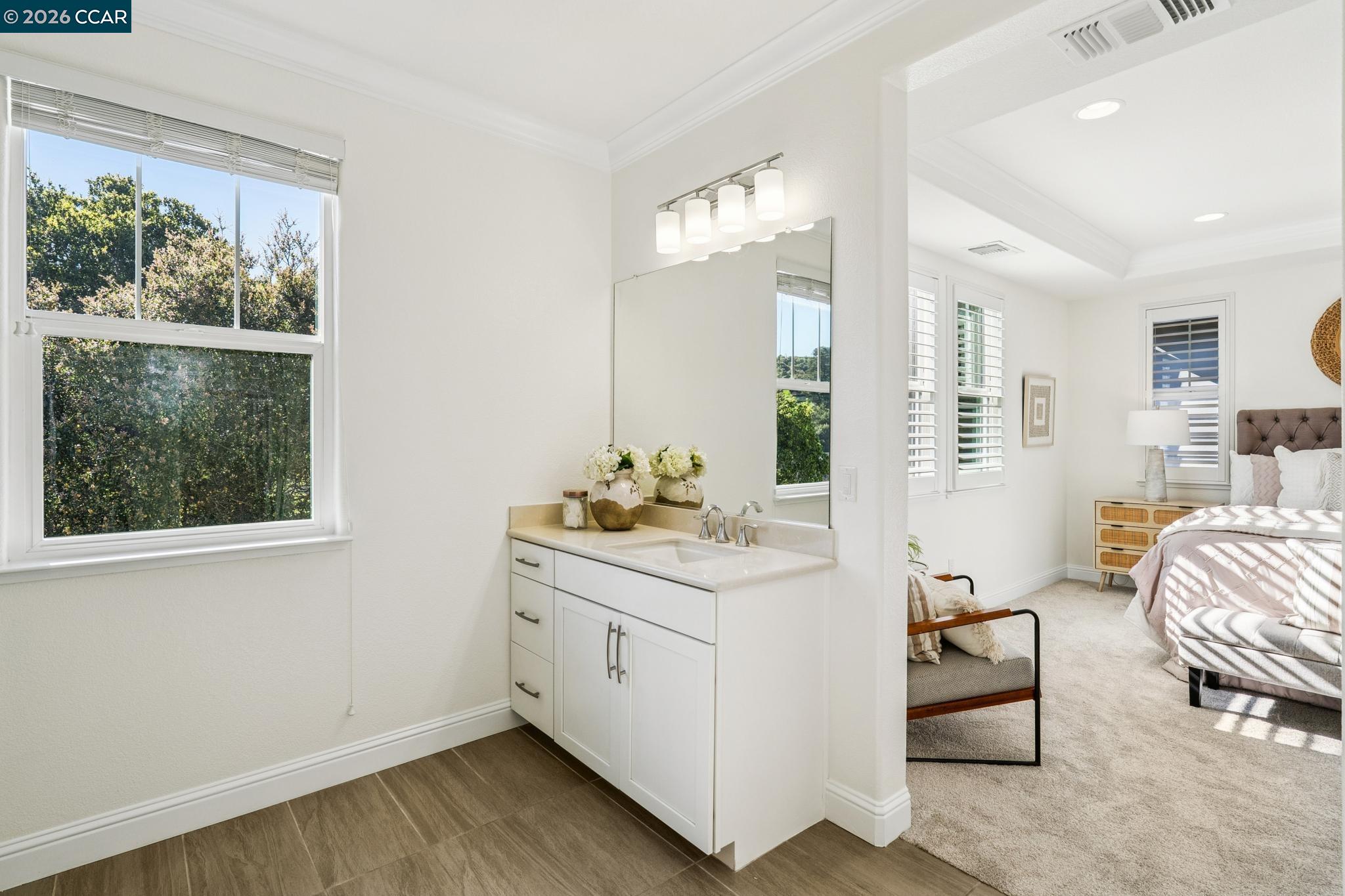 Detail Gallery Image 22 of 34 For 15 Hazel Tree Ridge, Orinda,  CA 94563 - 3 Beds | 2/1 Baths