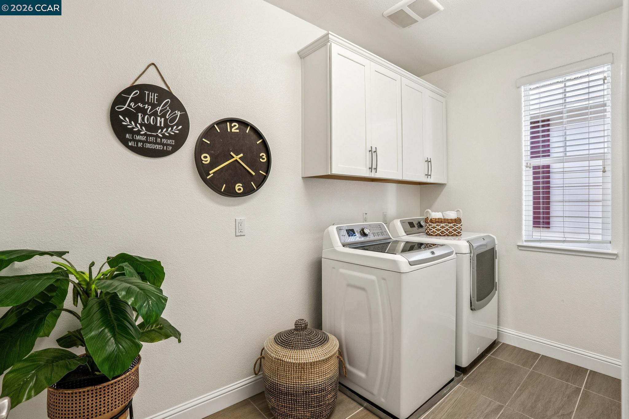 Detail Gallery Image 29 of 34 For 15 Hazel Tree Ridge, Orinda,  CA 94563 - 3 Beds | 2/1 Baths