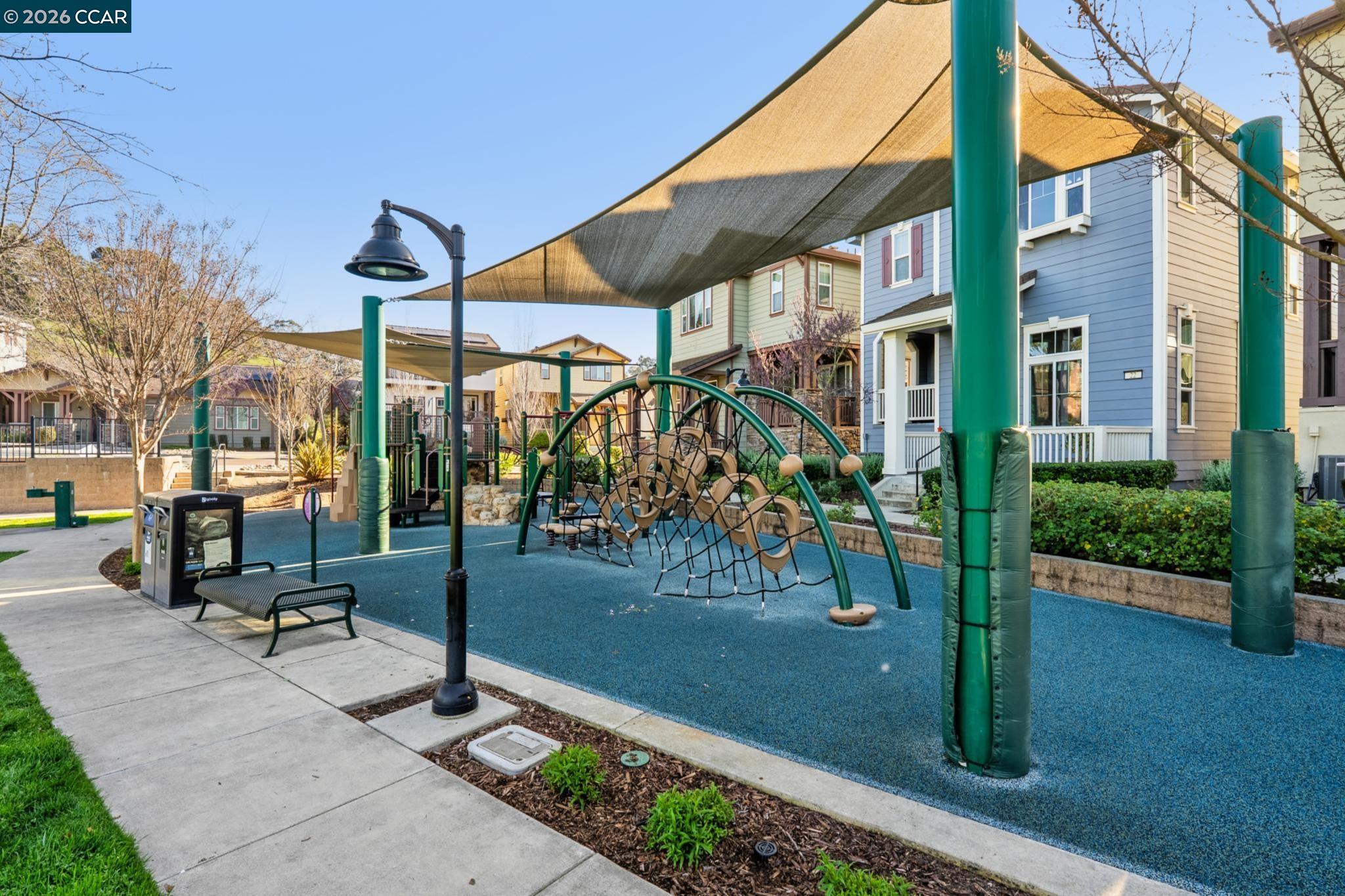 Detail Gallery Image 32 of 34 For 15 Hazel Tree Ridge, Orinda,  CA 94563 - 3 Beds | 2/1 Baths