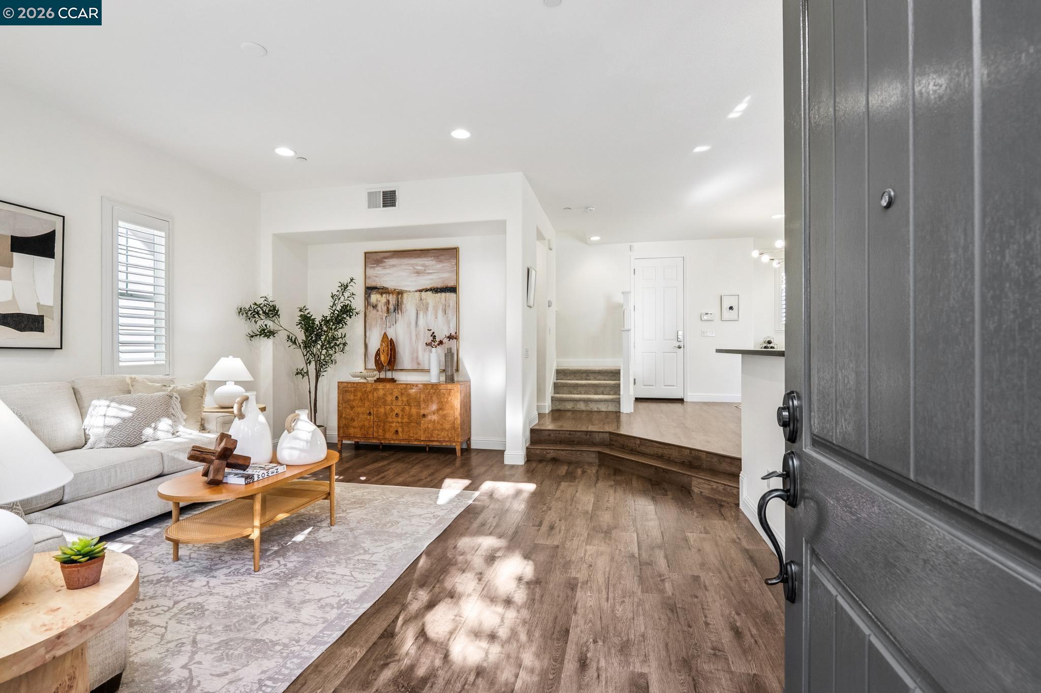 Detail Gallery Image 4 of 34 For 15 Hazel Tree Ridge, Orinda,  CA 94563 - 3 Beds | 2/1 Baths