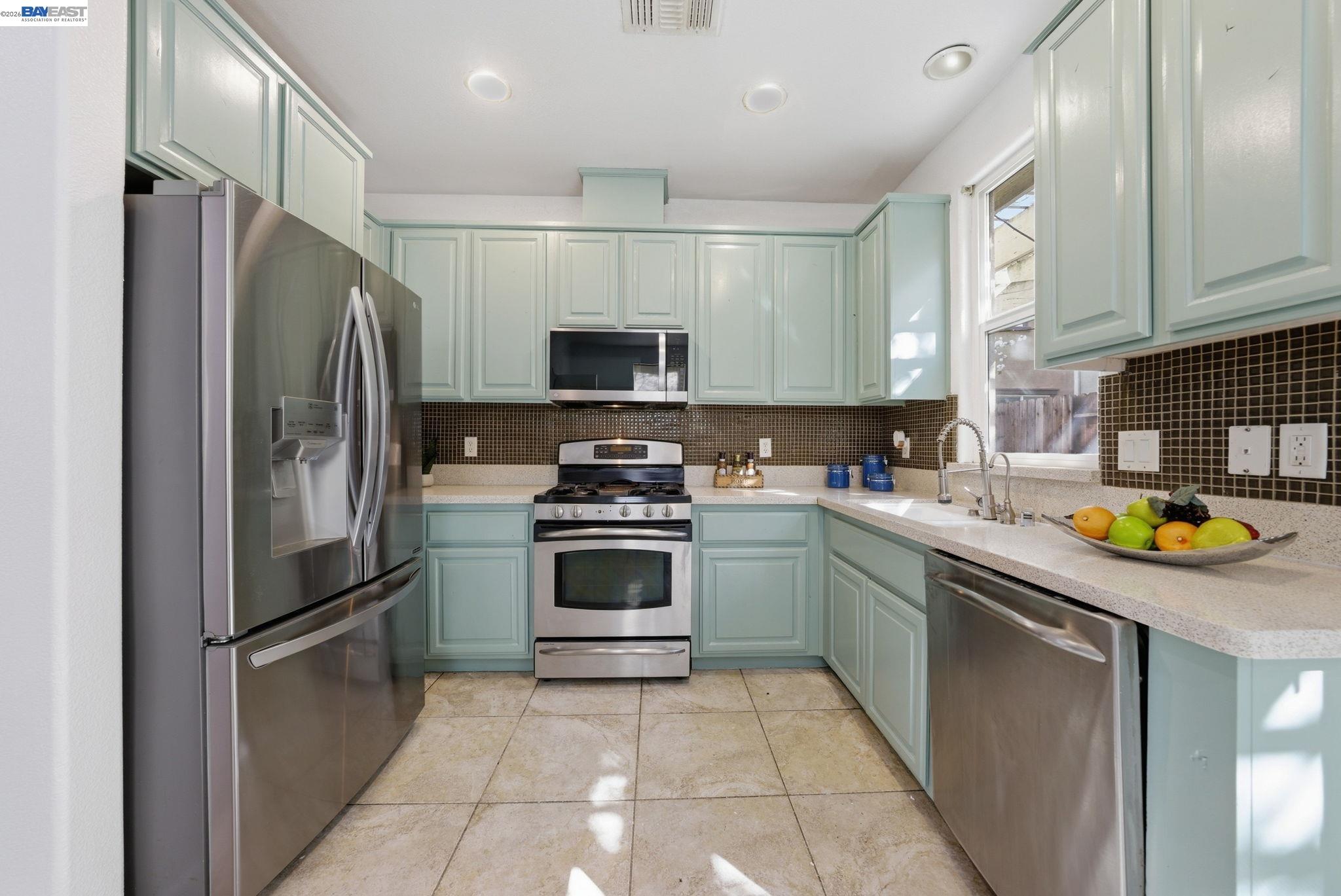 Detail Gallery Image 15 of 58 For 4118 Adriatic Sea Way, Sacramento,  CA 95834 - 3 Beds | 2/1 Baths