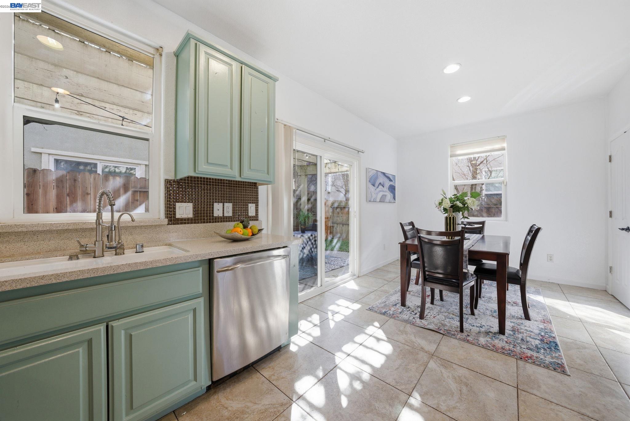 Detail Gallery Image 17 of 58 For 4118 Adriatic Sea Way, Sacramento,  CA 95834 - 3 Beds | 2/1 Baths