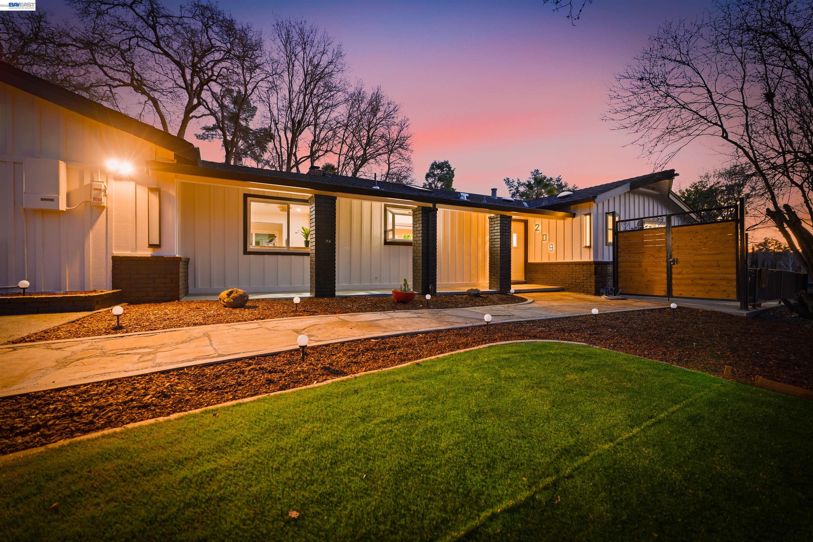 Detail Gallery Image 2 of 60 For 209 Gerry Ct, Walnut Creek,  CA 94596 - 4 Beds | 3 Baths