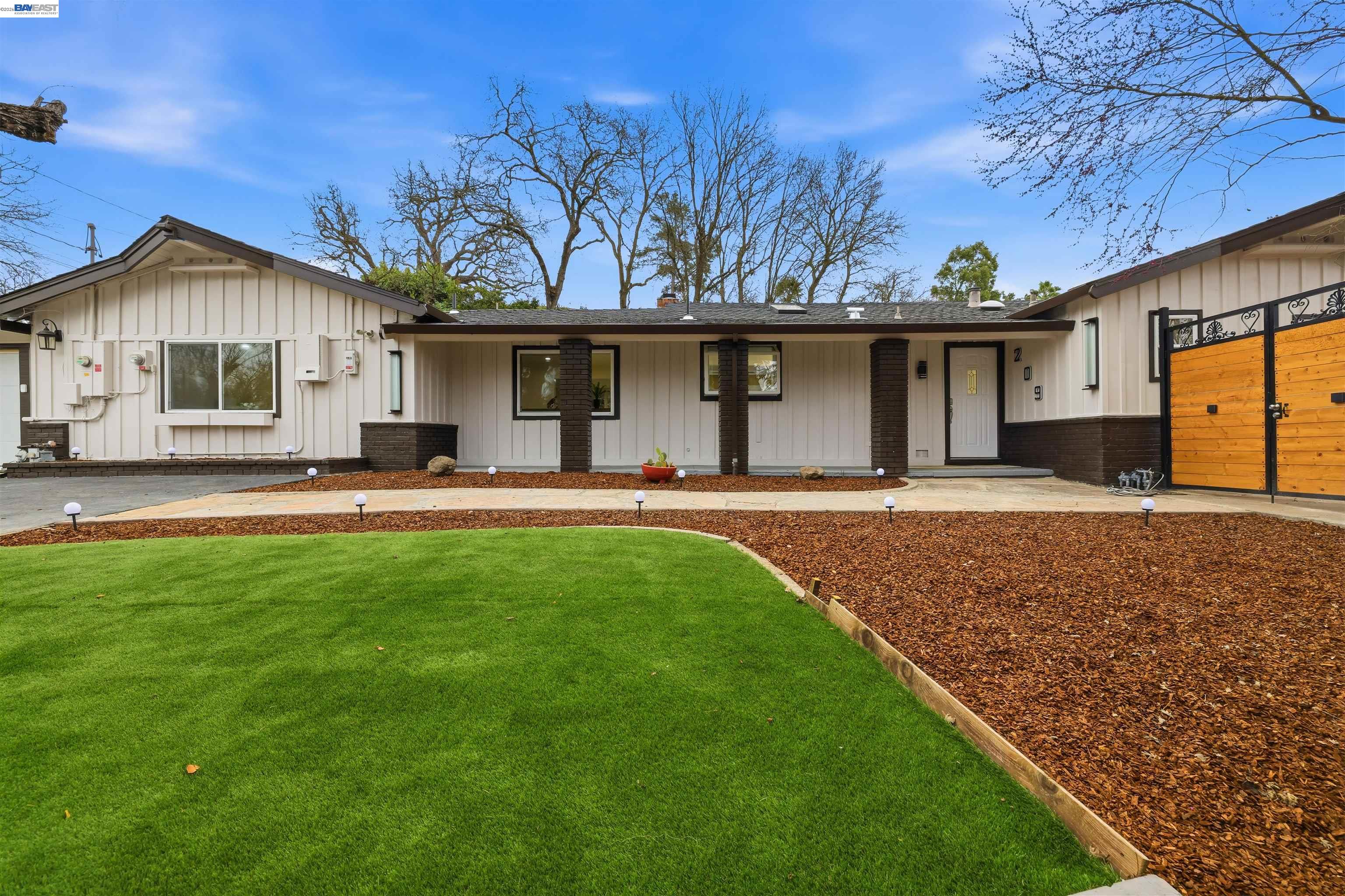 Detail Gallery Image 8 of 60 For 209 Gerry Ct, Walnut Creek,  CA 94596 - 4 Beds | 3 Baths