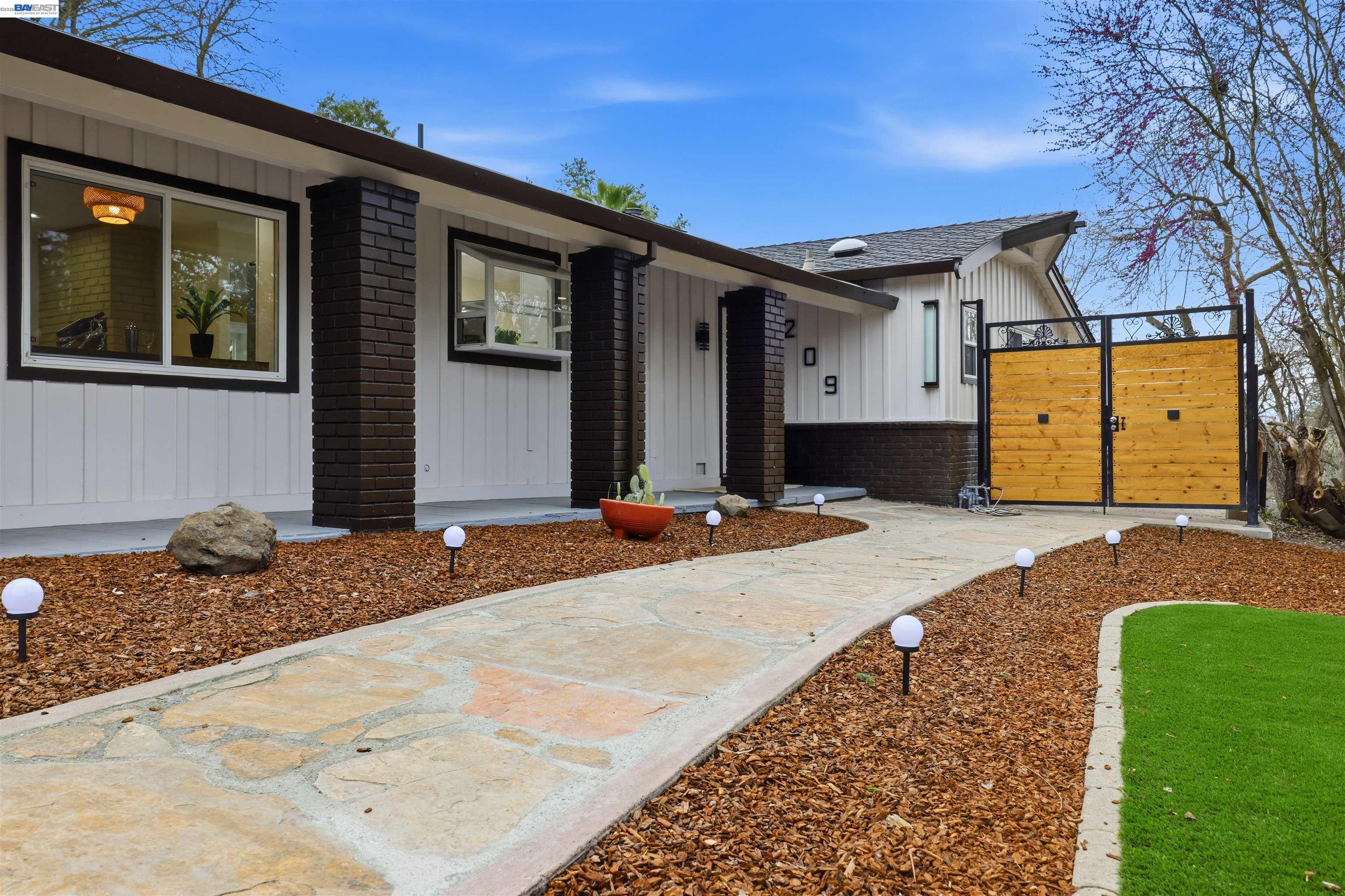 Detail Gallery Image 9 of 60 For 209 Gerry Ct, Walnut Creek,  CA 94596 - 4 Beds | 3 Baths