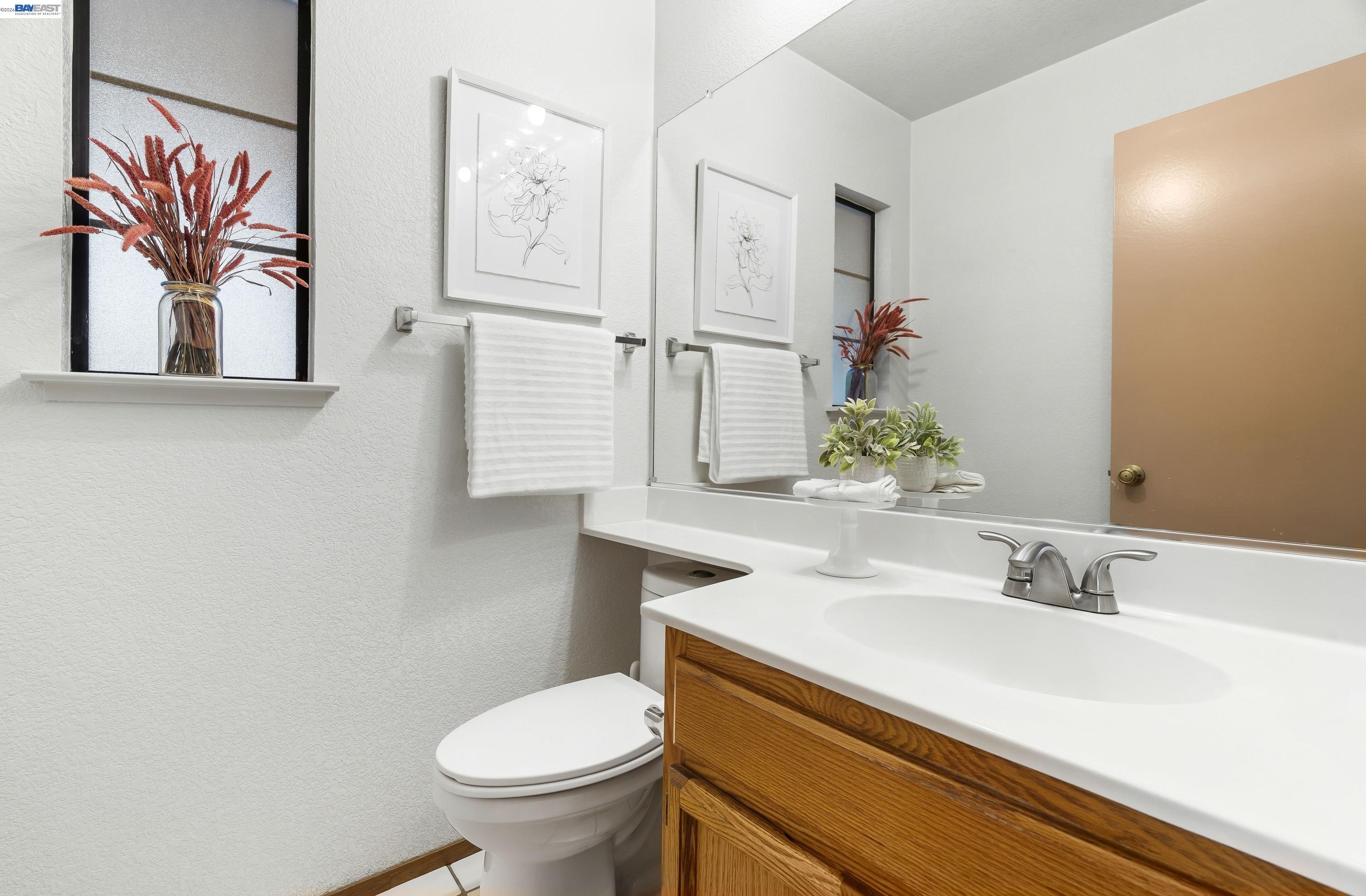 Detail Gallery Image 13 of 24 For 35 Leonard Ct, Alameda,  CA 94502 - 2 Beds | 2/1 Baths