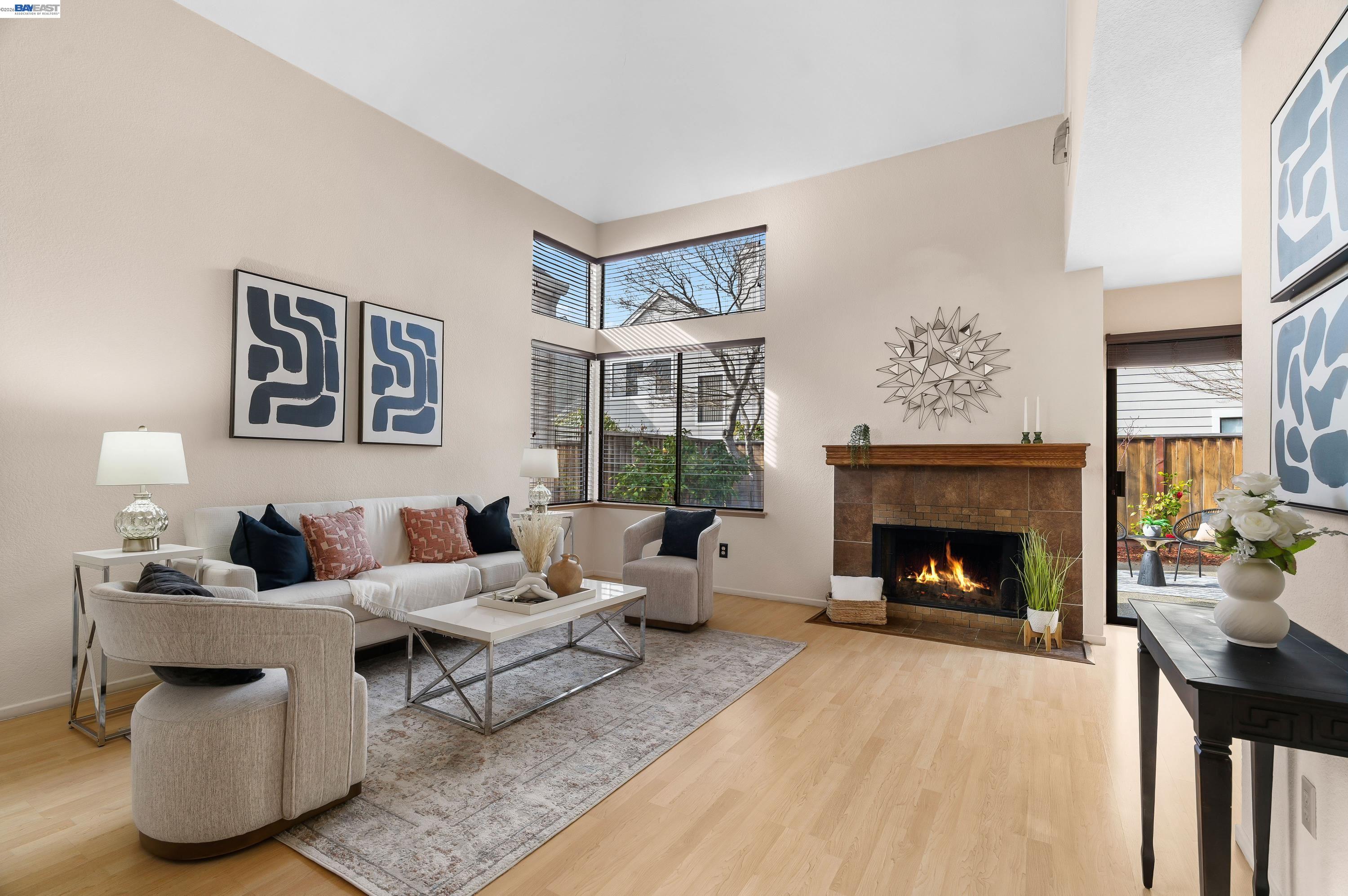 Detail Gallery Image 3 of 24 For 35 Leonard Ct, Alameda,  CA 94502 - 2 Beds | 2/1 Baths