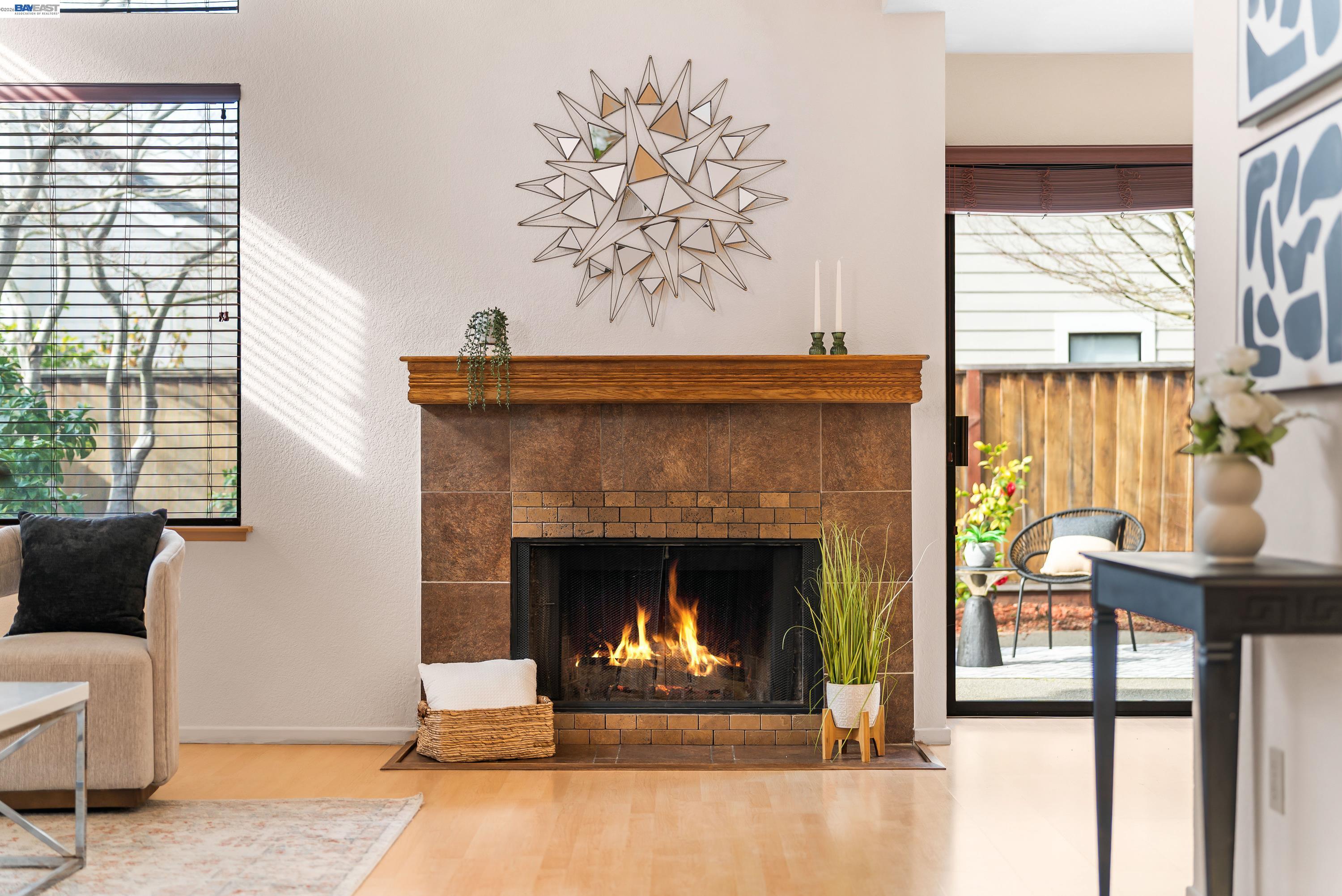 Detail Gallery Image 4 of 24 For 35 Leonard Ct, Alameda,  CA 94502 - 2 Beds | 2/1 Baths