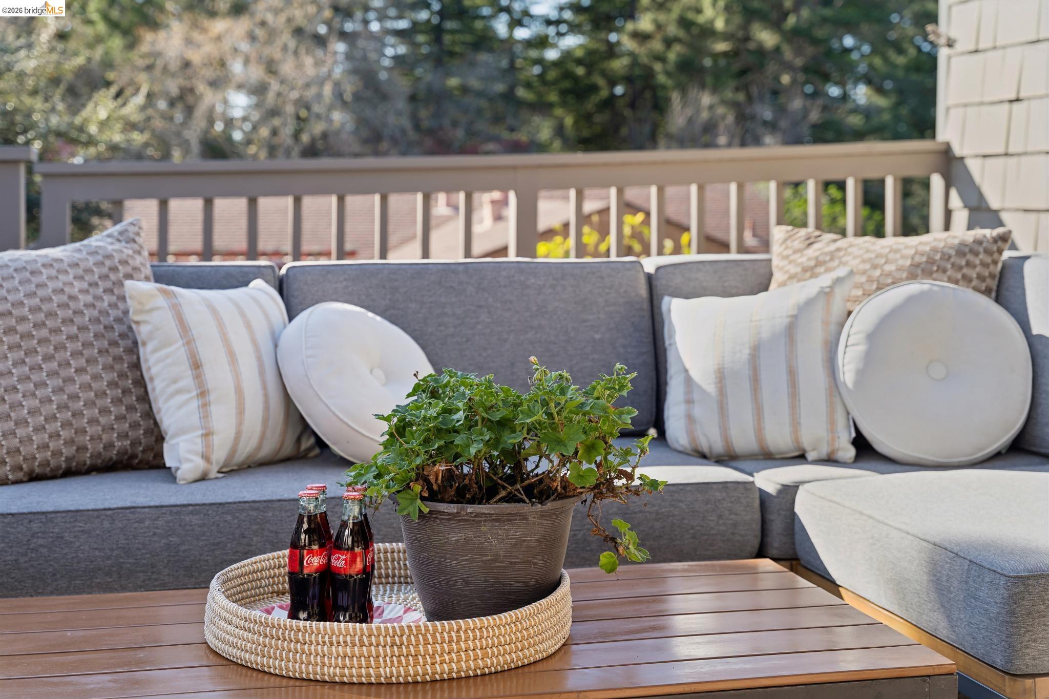 Detail Gallery Image 37 of 44 For 410 Grizzly Peak Blvd, Berkeley,  CA 94708-1211 - 3 Beds | 2 Baths