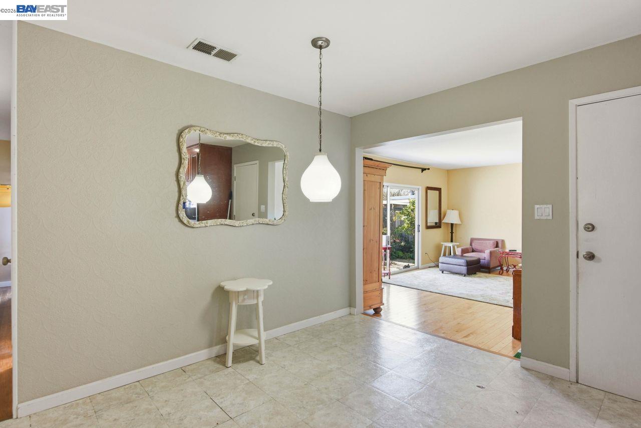 Detail Gallery Image 10 of 30 For 1716 Dalton Way, Union City,  CA 94587 - 3 Beds | 2 Baths