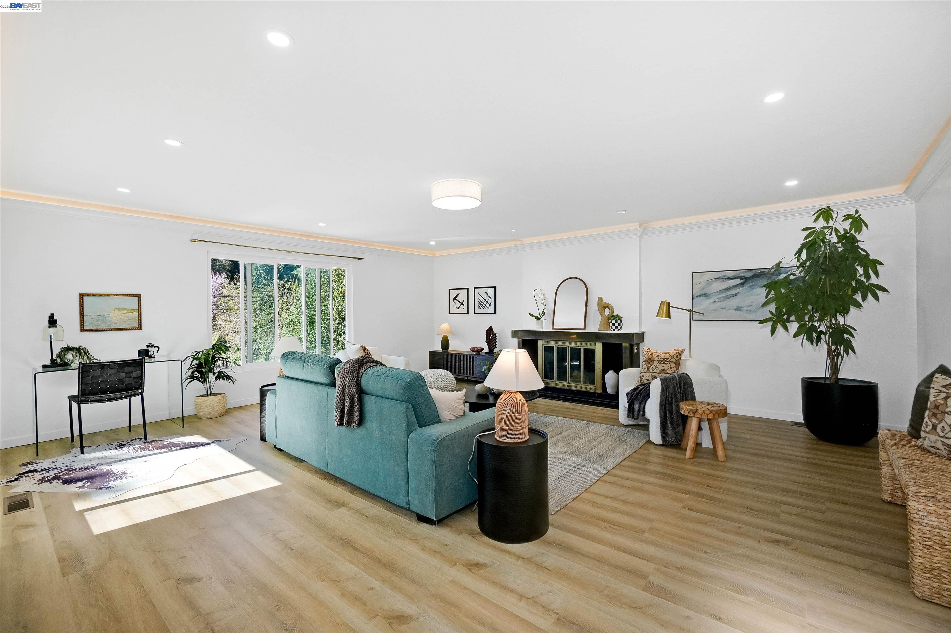 Detail Gallery Image 2 of 39 For 18522 Madison Ave, Castro Valley,  CA 94546 - 4 Beds | 3 Baths