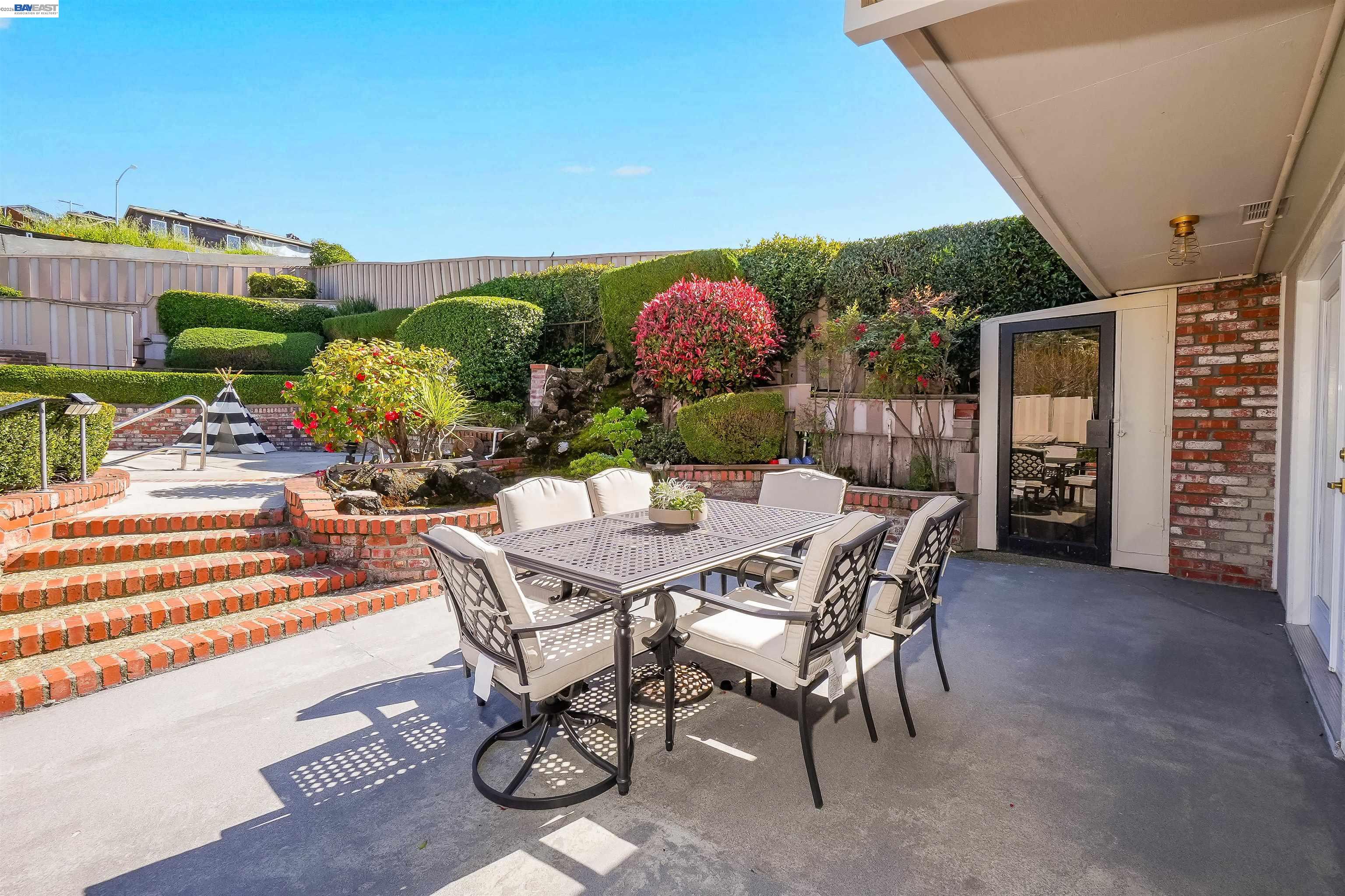 Detail Gallery Image 33 of 39 For 18522 Madison Ave, Castro Valley,  CA 94546 - 4 Beds | 3 Baths