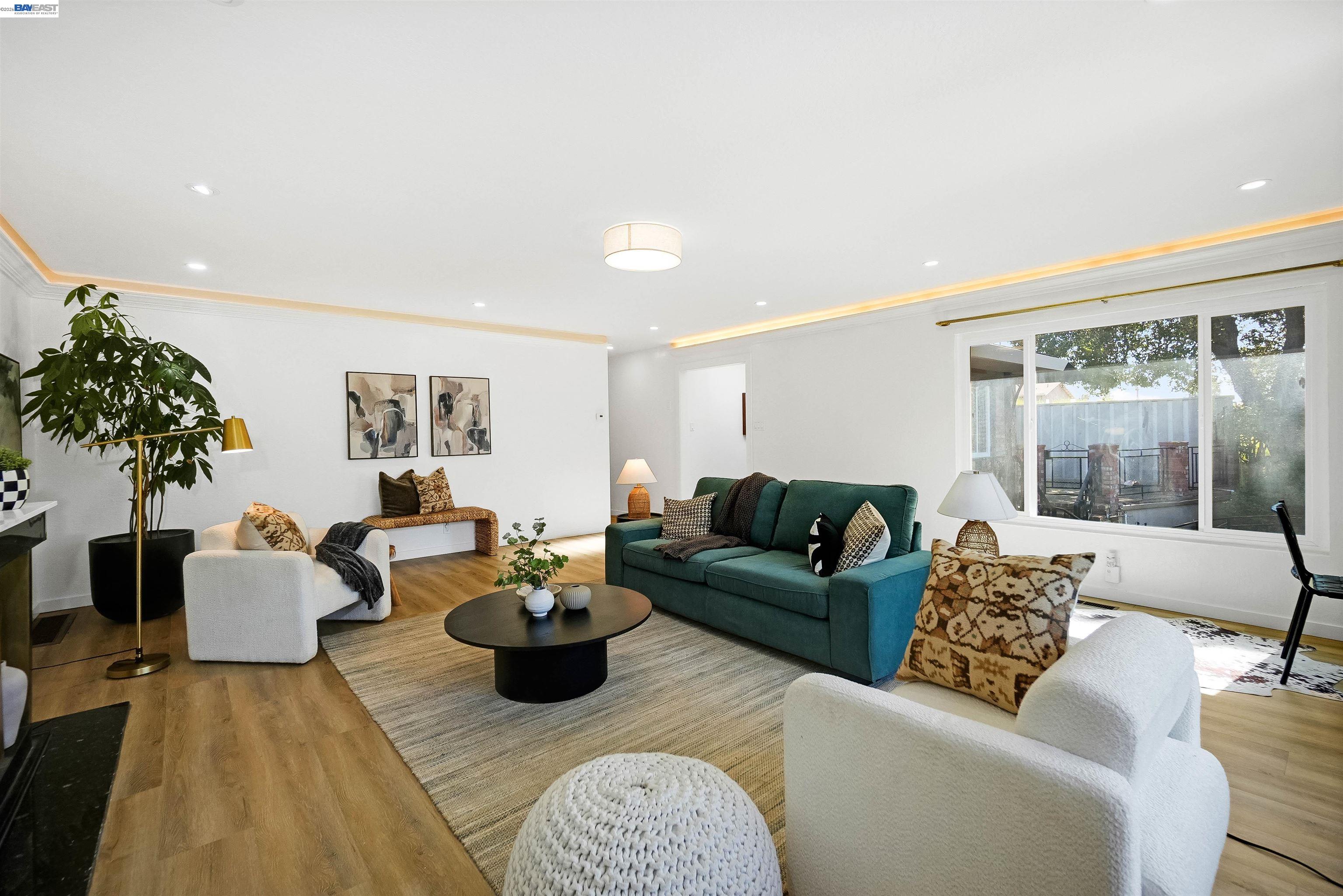 Detail Gallery Image 4 of 39 For 18522 Madison Ave, Castro Valley,  CA 94546 - 4 Beds | 3 Baths