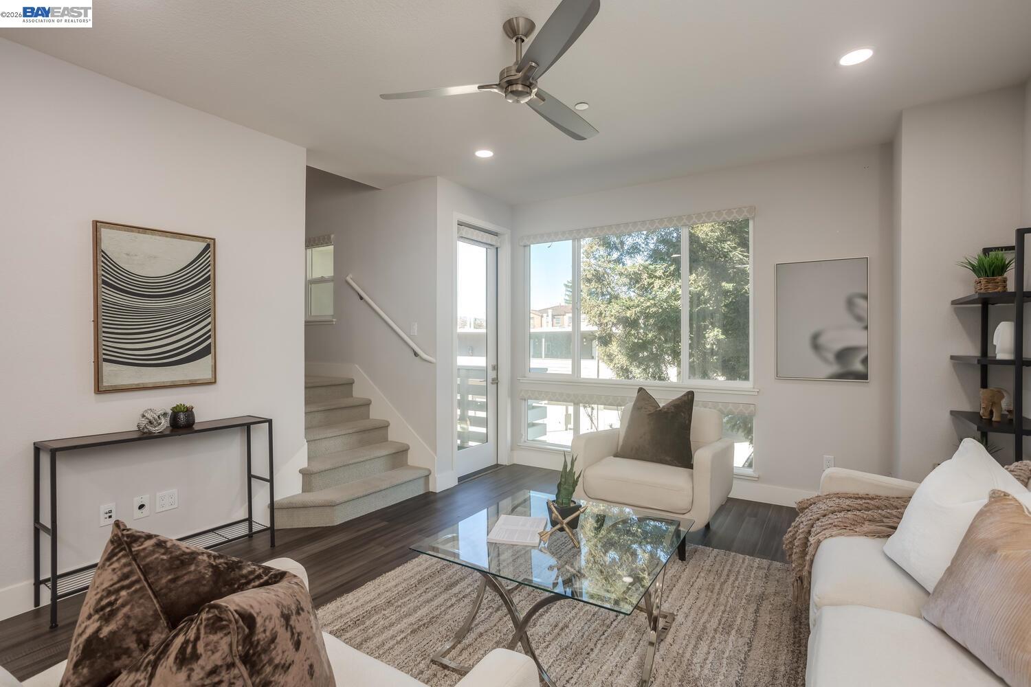 Detail Gallery Image 3 of 30 For 415 Santo Domingo Terrace, Sunnyvale,  CA 94085-3492 - 3 Beds | 2/1 Baths