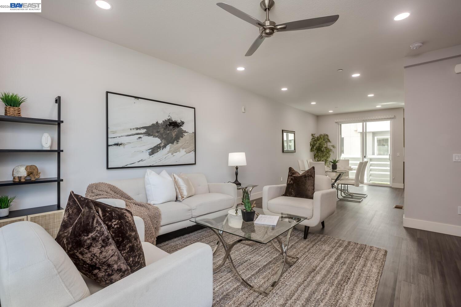 Detail Gallery Image 4 of 30 For 415 Santo Domingo Terrace, Sunnyvale,  CA 94085-3492 - 3 Beds | 2/1 Baths