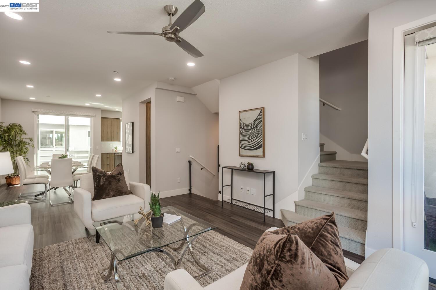 Detail Gallery Image 5 of 30 For 415 Santo Domingo Terrace, Sunnyvale,  CA 94085-3492 - 3 Beds | 2/1 Baths