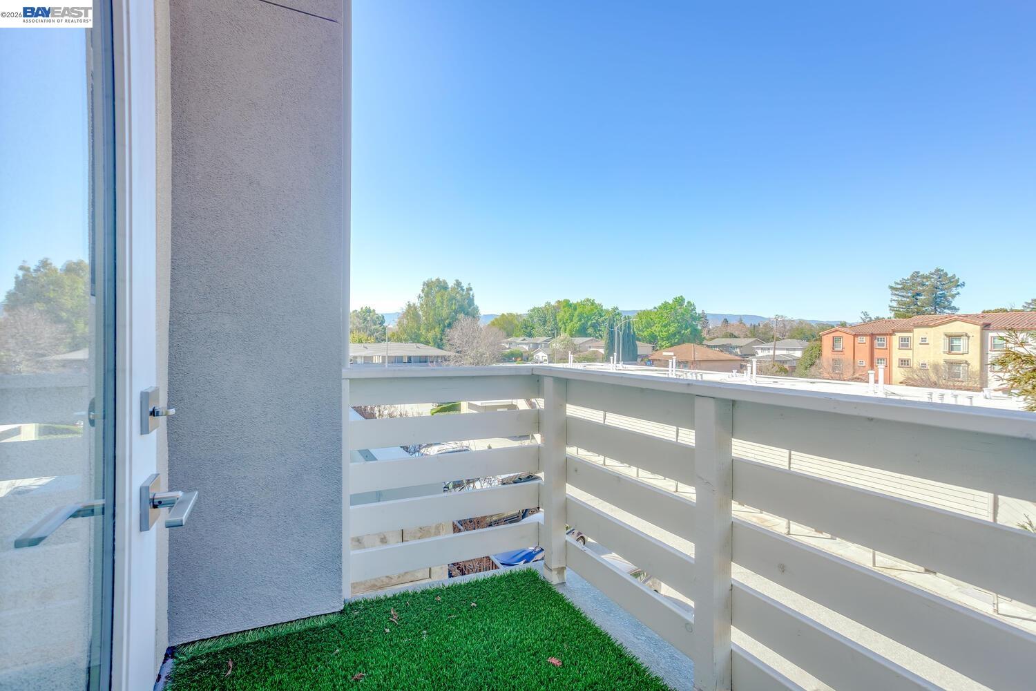 Detail Gallery Image 6 of 30 For 415 Santo Domingo Terrace, Sunnyvale,  CA 94085-3492 - 3 Beds | 2/1 Baths