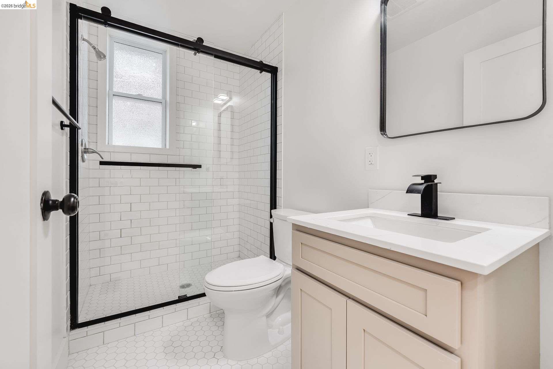 Detail Gallery Image 12 of 13 For 1238 12th St, Oakland,  CA 94607 - 8 Beds | 3 Baths