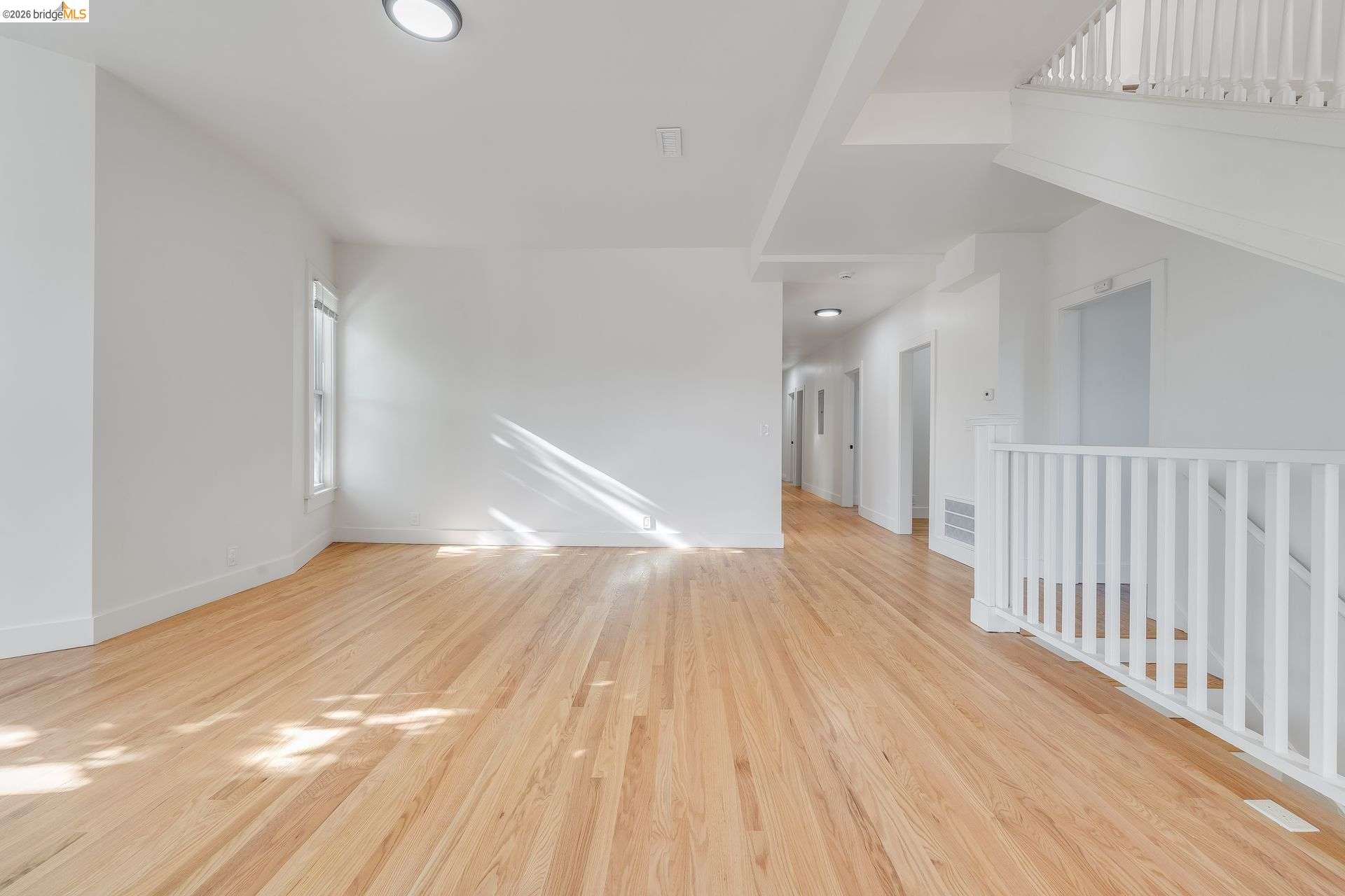 Detail Gallery Image 4 of 13 For 1238 12th St, Oakland,  CA 94607 - 8 Beds | 3 Baths