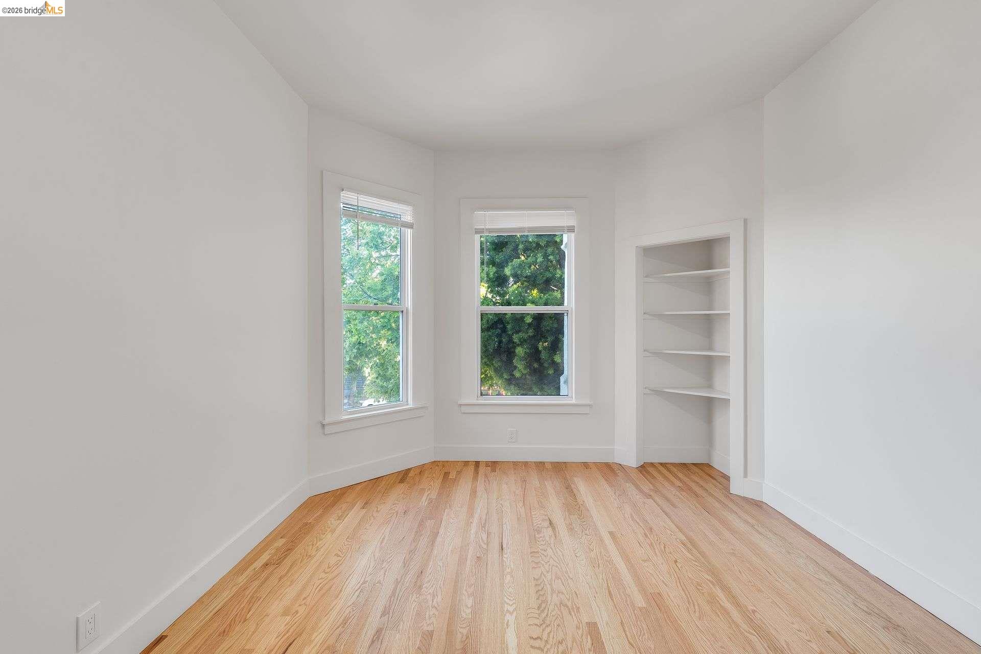 Detail Gallery Image 6 of 13 For 1238 12th St, Oakland,  CA 94607 - 8 Beds | 3 Baths