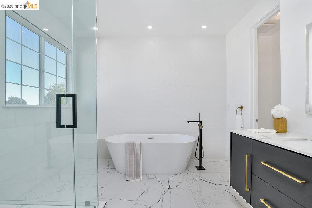 Detail Gallery Image 25 of 39 For 115 Delta Vista Ln, Pittsburg,  CA 94565-4316 - 4 Beds | 3 Baths