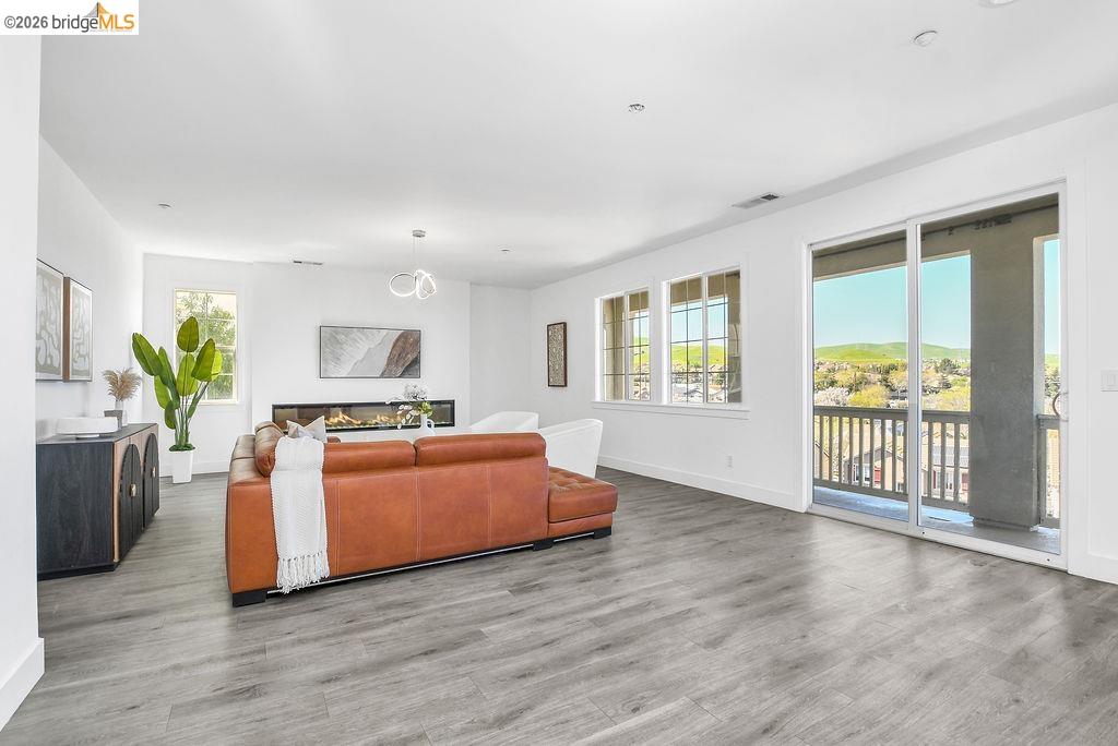 Detail Gallery Image 7 of 39 For 115 Delta Vista Ln, Pittsburg,  CA 94565-4316 - 4 Beds | 3 Baths